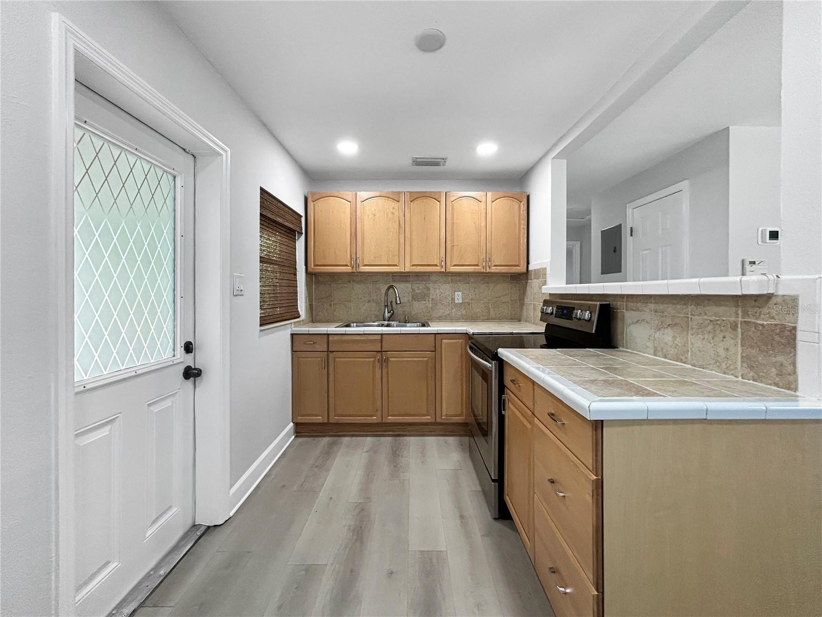 2404 N RAMONA CIR, TAMPA, FL, 33612