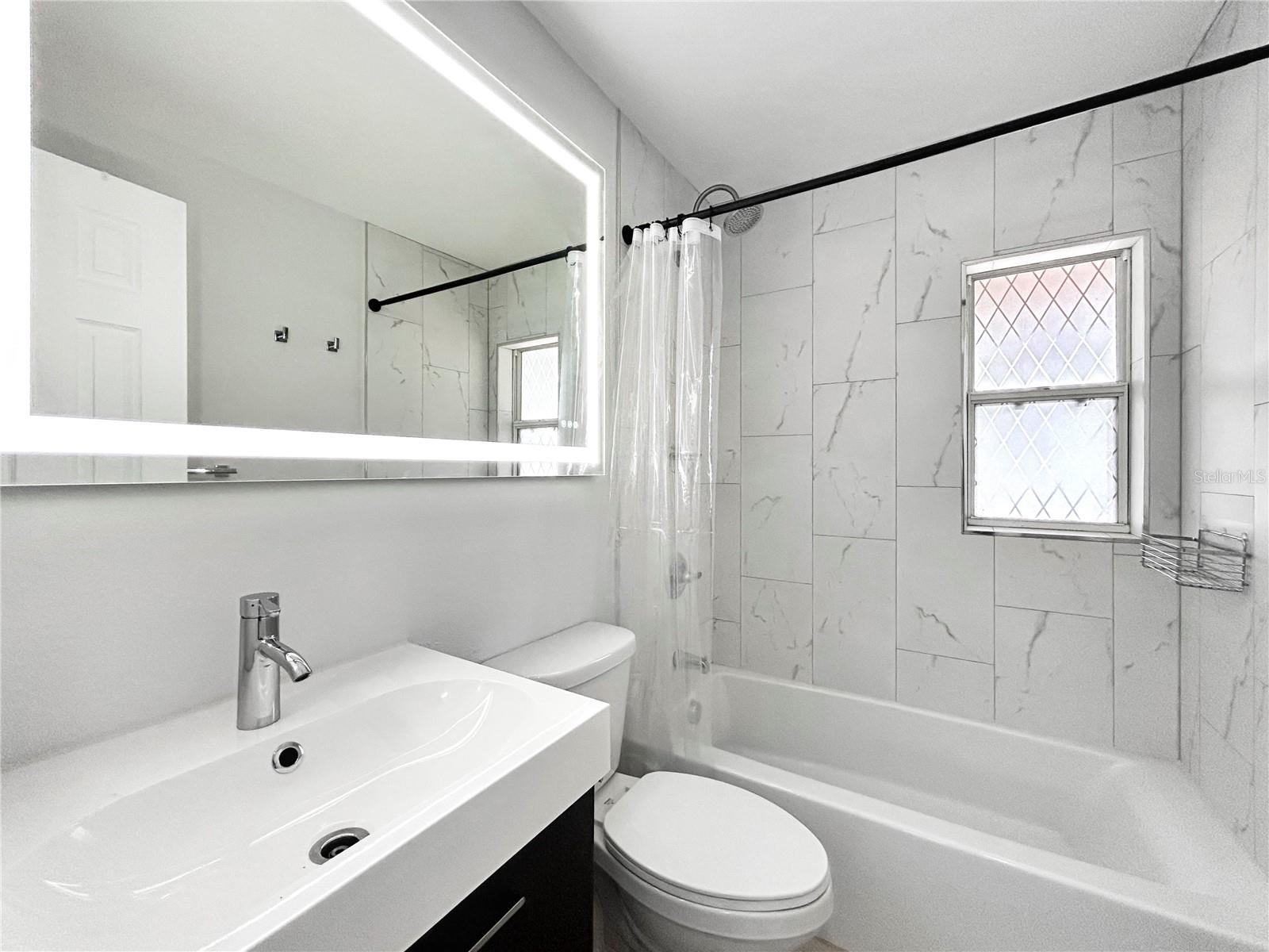 2404 N RAMONA CIR, TAMPA, FL, 33612