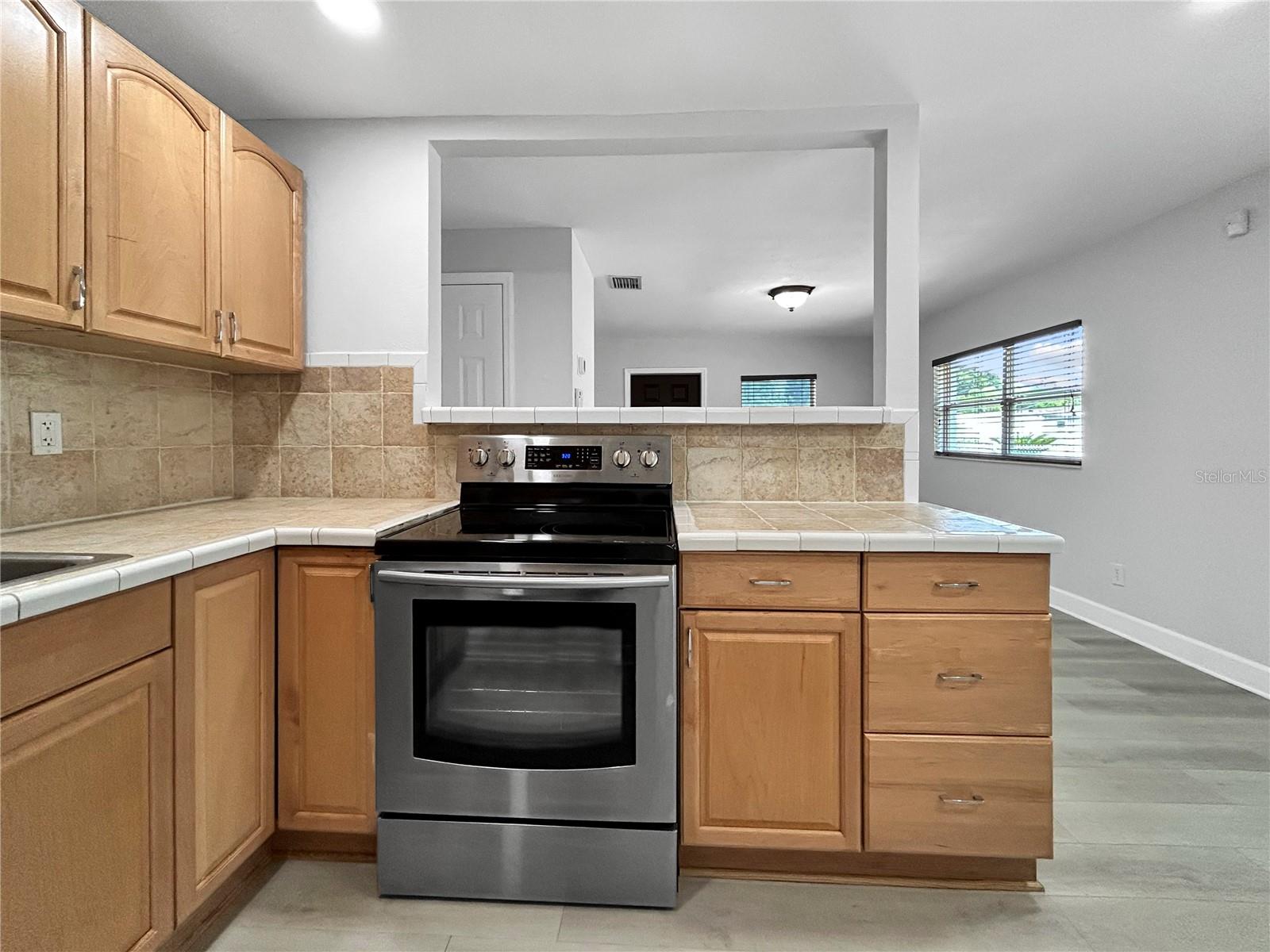 2404 N RAMONA CIR, TAMPA, FL, 33612