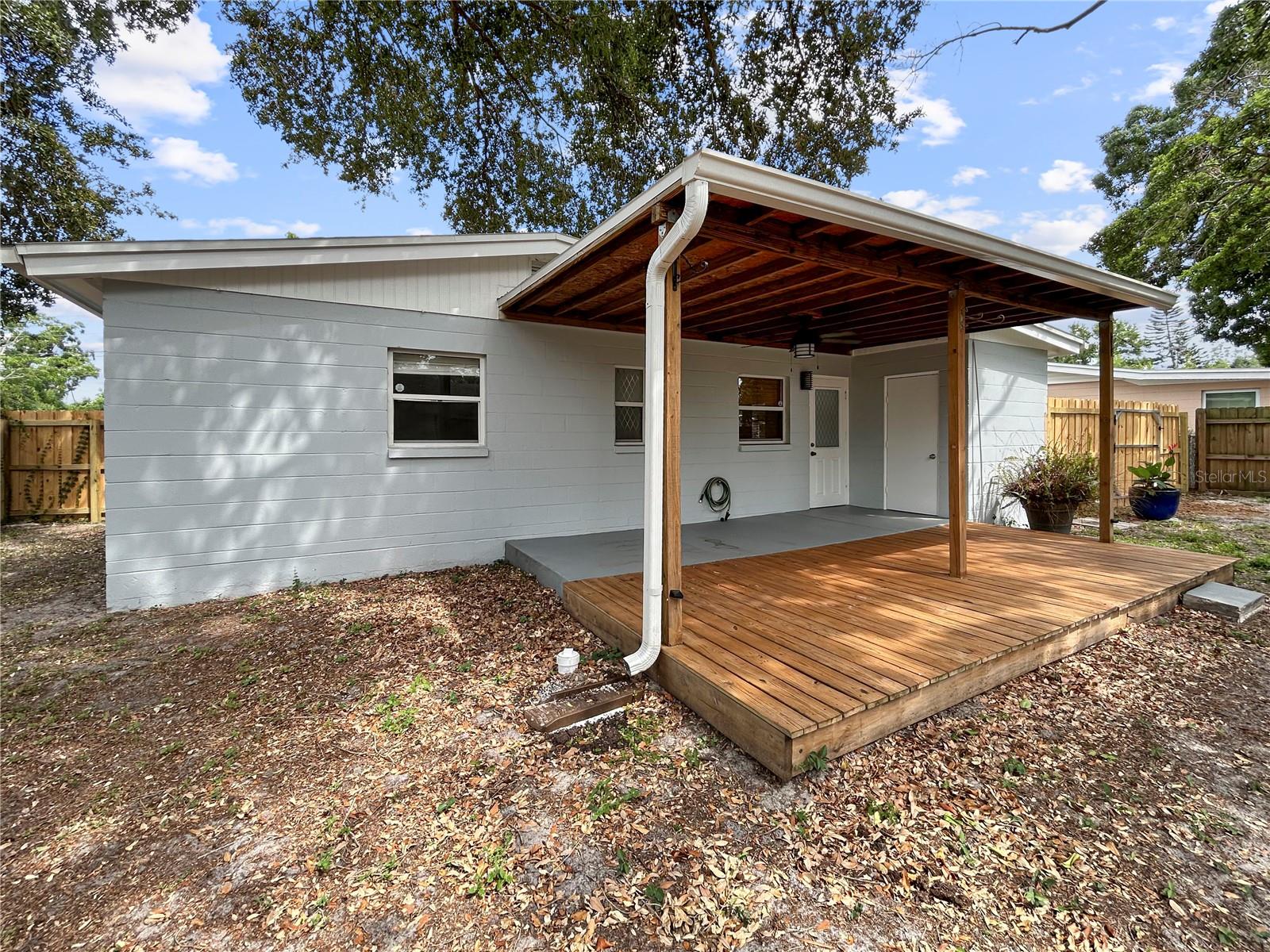 2404 N RAMONA CIR, TAMPA, FL, 33612