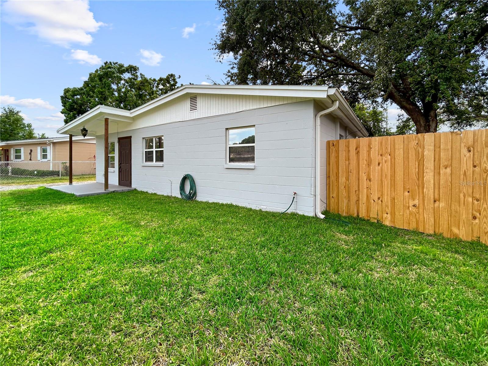 2404 N RAMONA CIR, TAMPA, FL, 33612