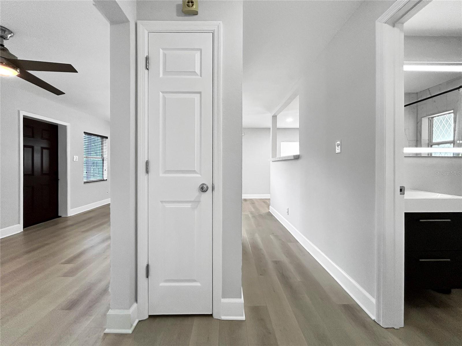 2404 N RAMONA CIR, TAMPA, FL, 33612