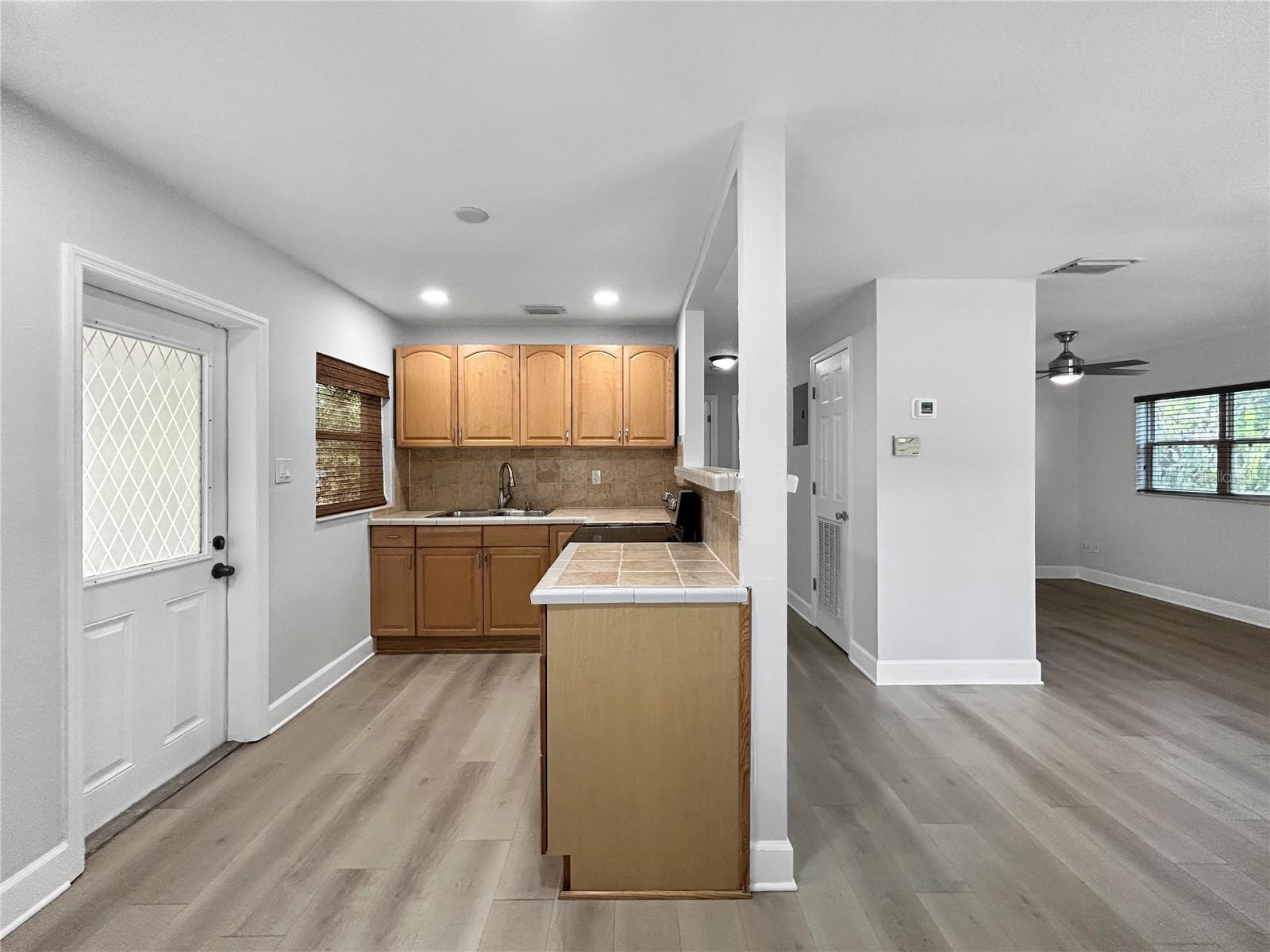 2404 N RAMONA CIR, TAMPA, FL, 33612