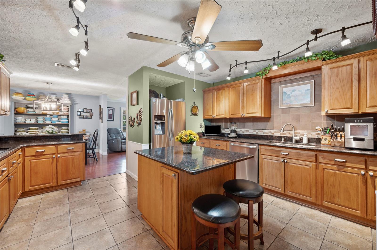 4020 MCINTOSH RD, DOVER, FL, 33527