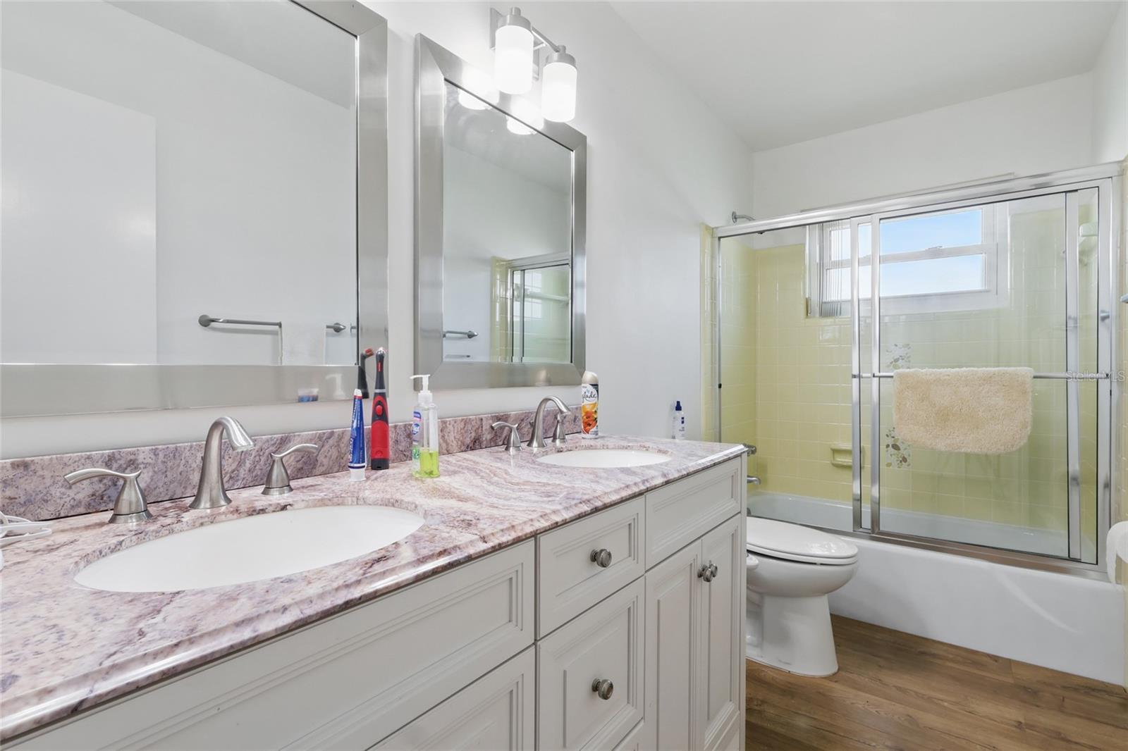 3105 GULF GATE DR, SARASOTA, FL, 34231