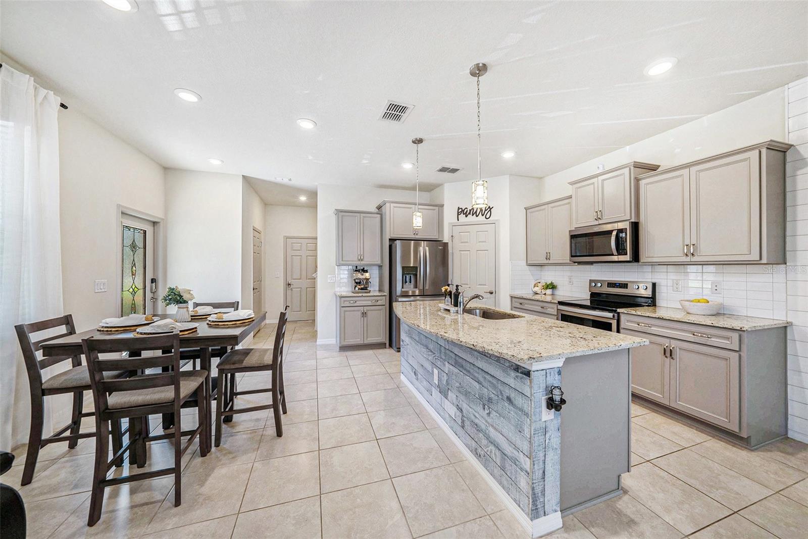 5005 BLUE LATAN LN, TAMPA, FL, 33610