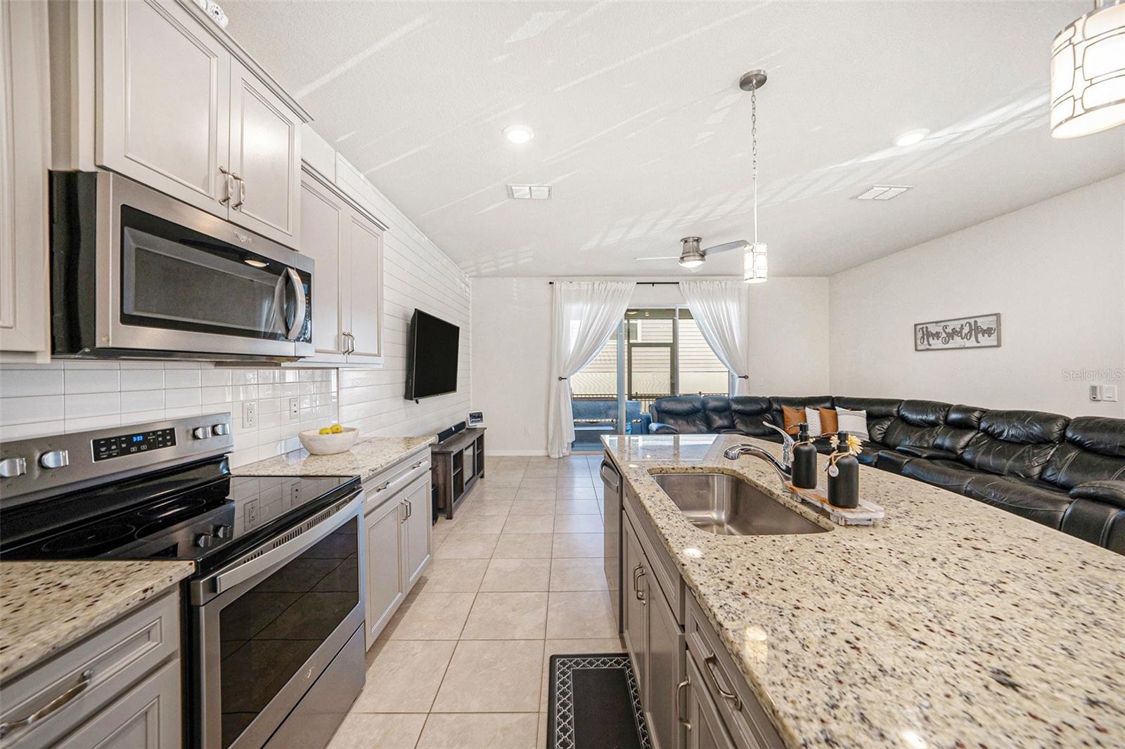 5005 BLUE LATAN LN, TAMPA, FL, 33610