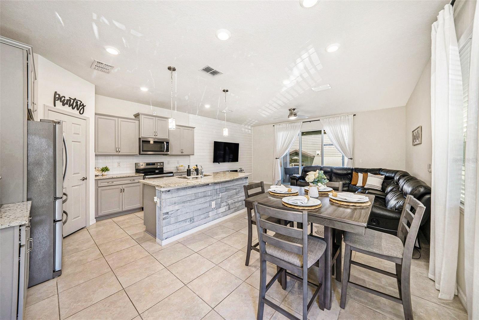 5005 BLUE LATAN LN, TAMPA, FL, 33610