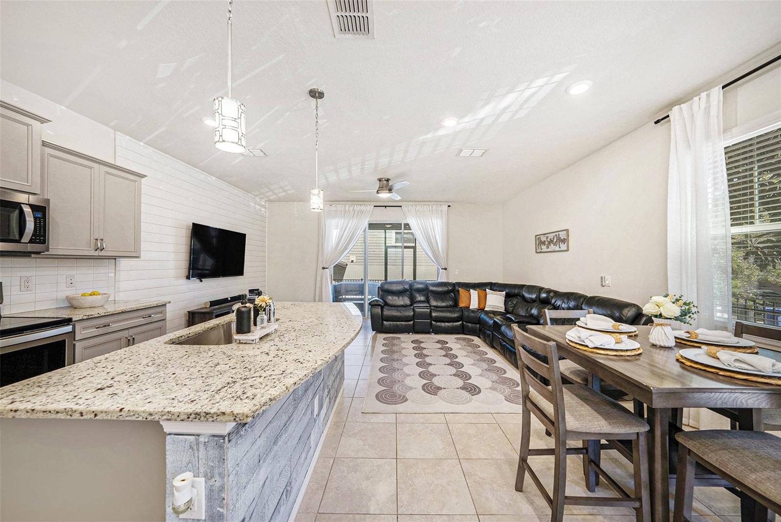 5005 BLUE LATAN LN, TAMPA, FL, 33610