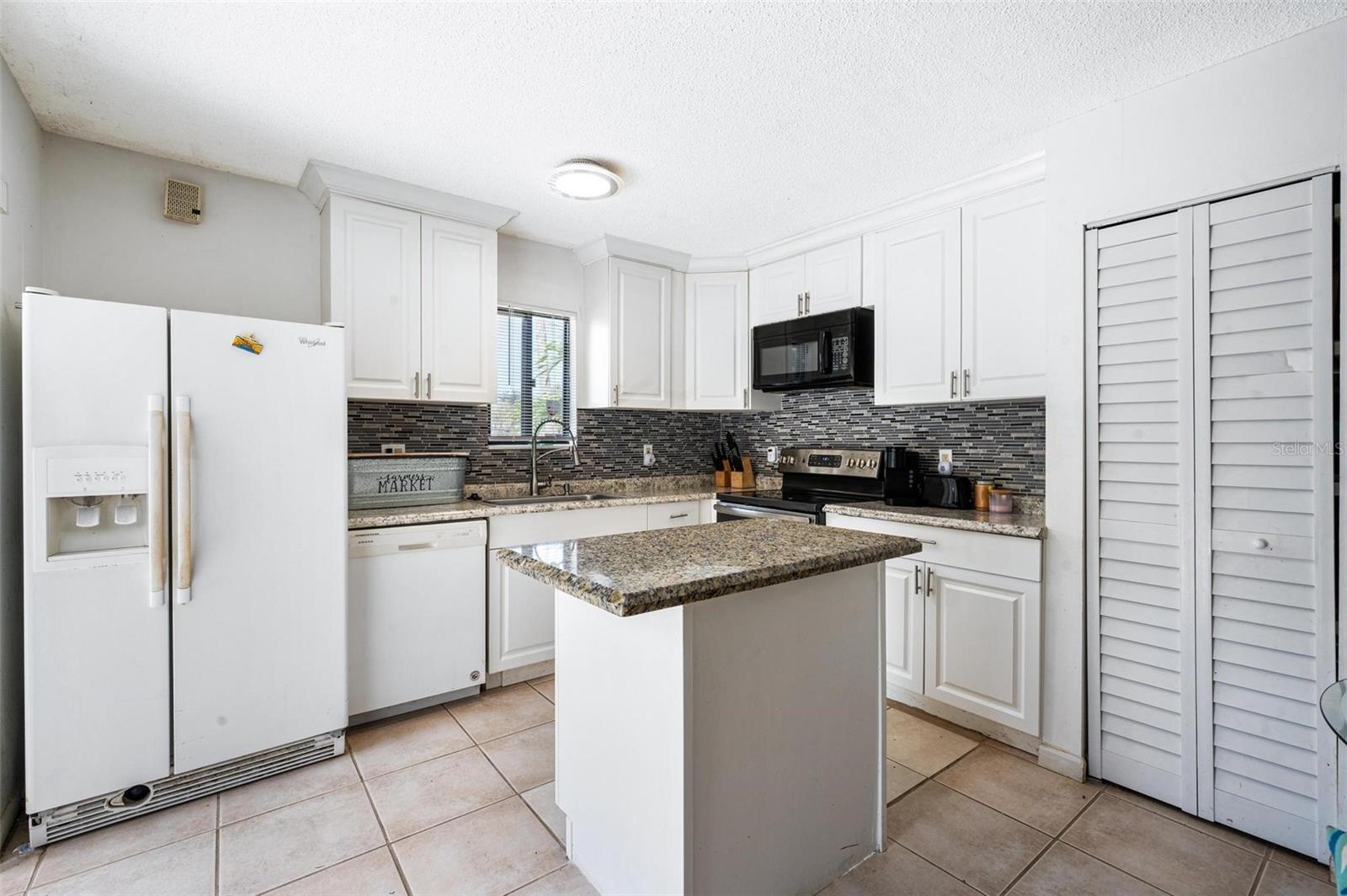 4102 WATERVIEW CIR, PALM SPRINGS, FL, 33461