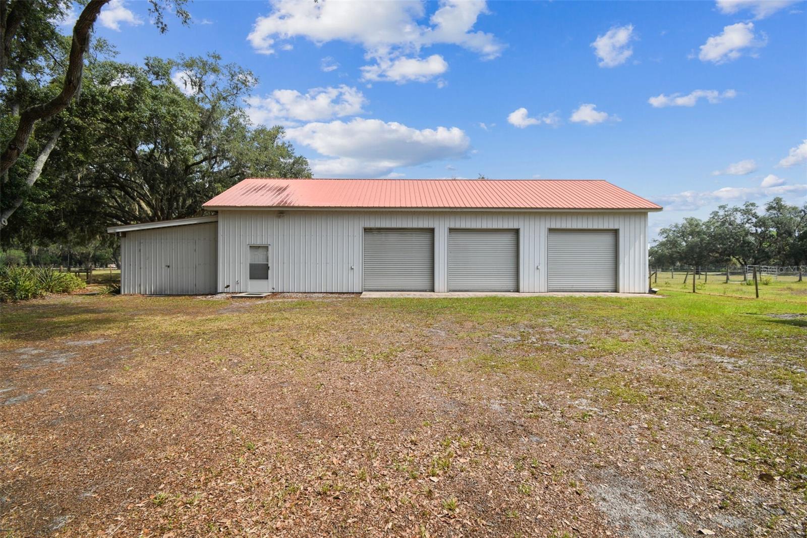 Outbuilding 2107 sq ft, kitchen, 1/2 bath, office