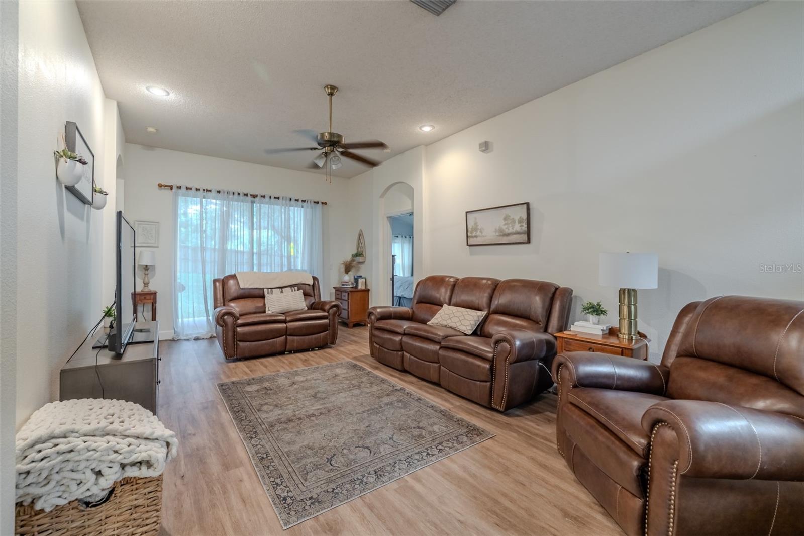 412 HENDERSON AVE, SEFFNER, FL, 33584