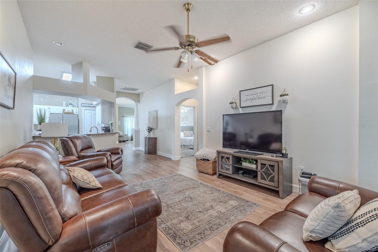 412 HENDERSON AVE, SEFFNER, FL, 33584