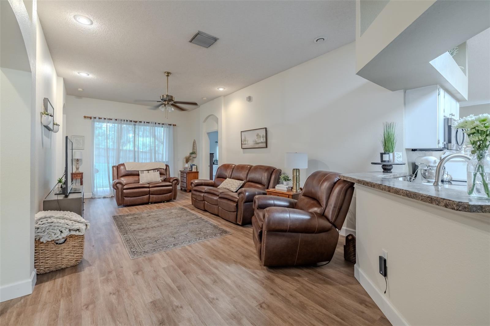 412 HENDERSON AVE, SEFFNER, FL, 33584