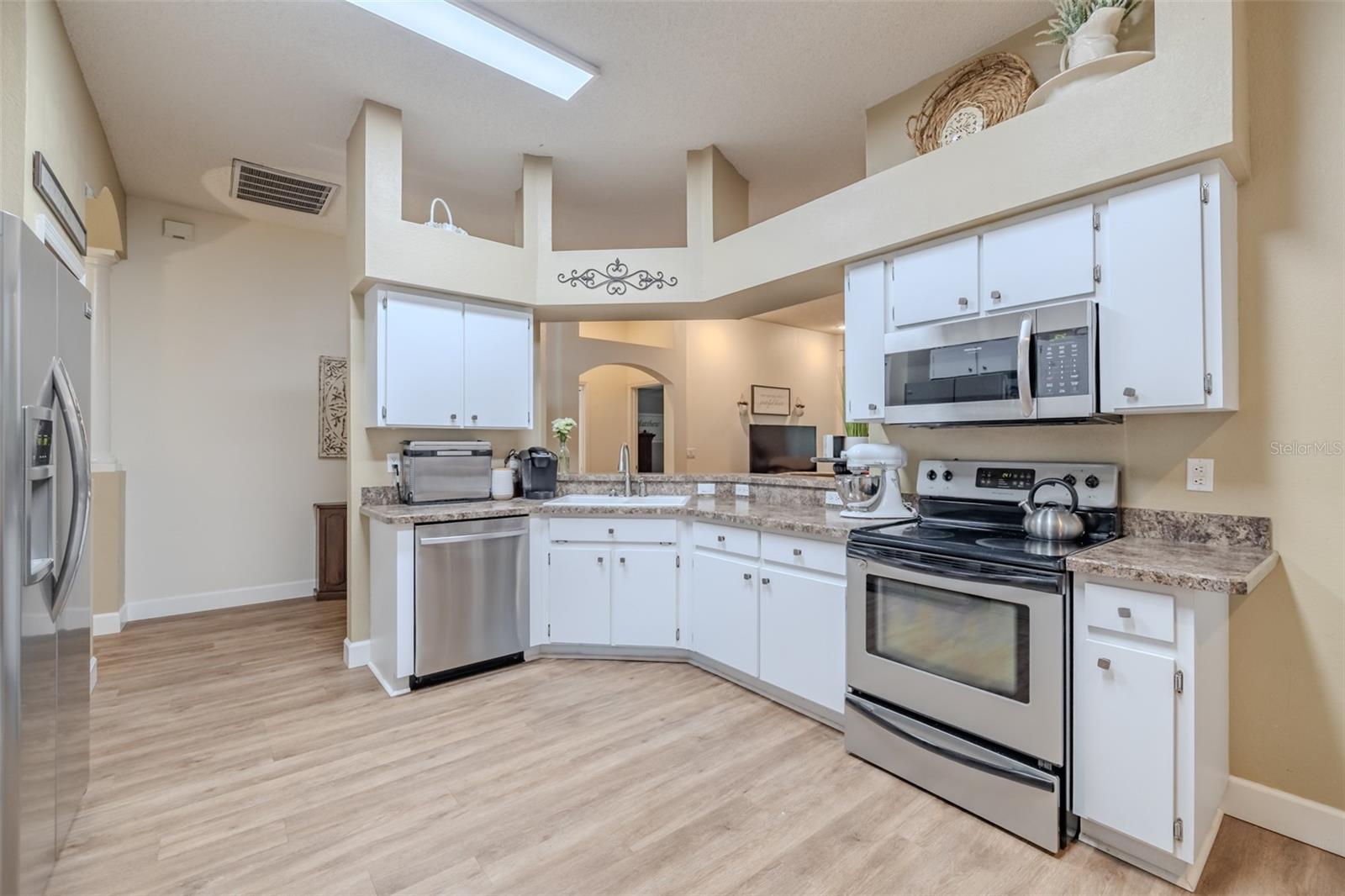 412 HENDERSON AVE, SEFFNER, FL, 33584