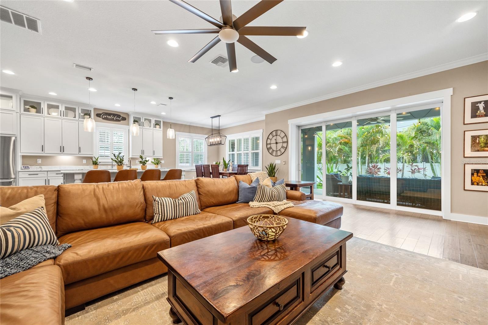 3611 W ROYAL PALM CIR, TAMPA, FL, 33629