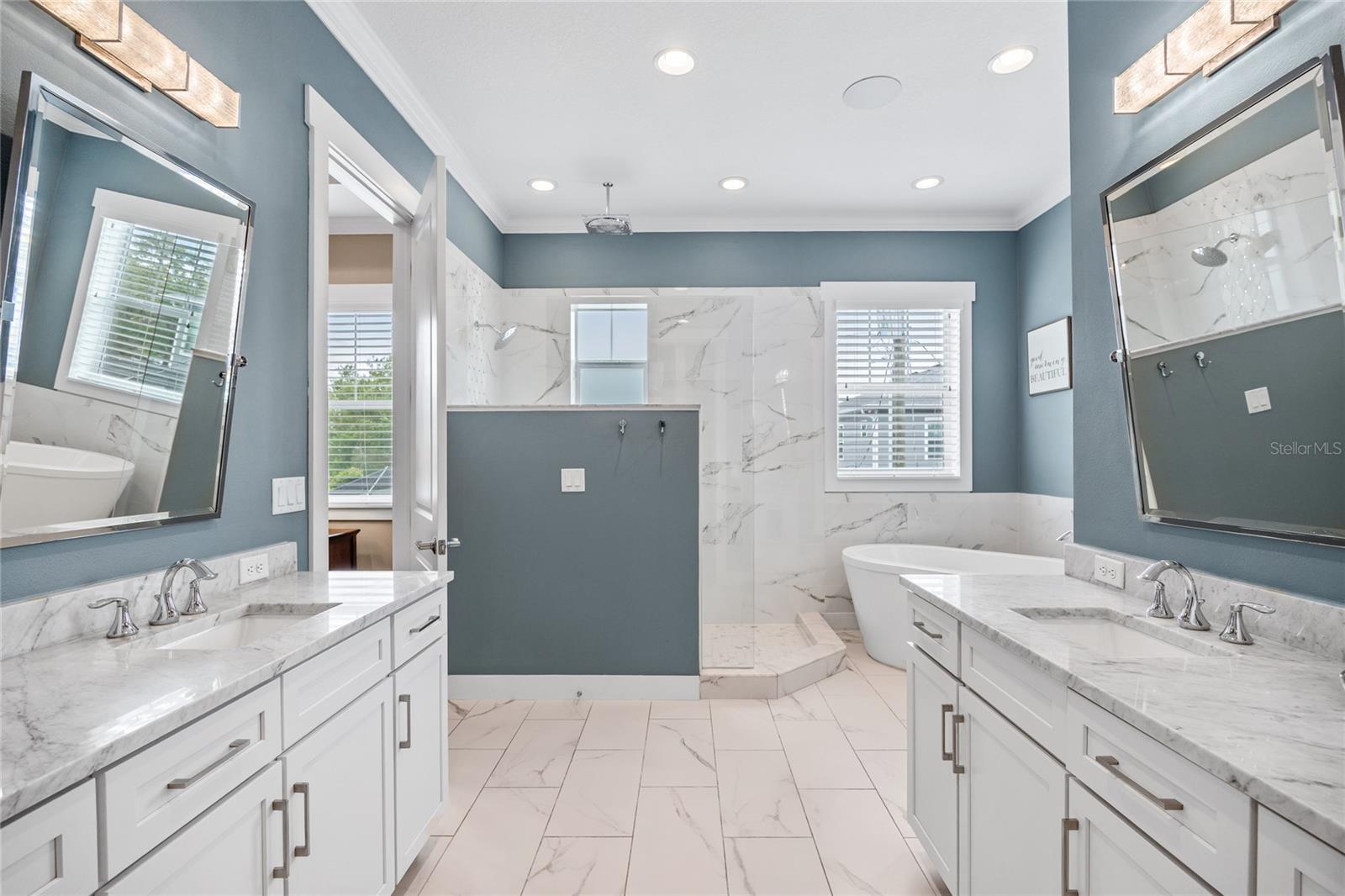 3611 W ROYAL PALM CIR, TAMPA, FL, 33629