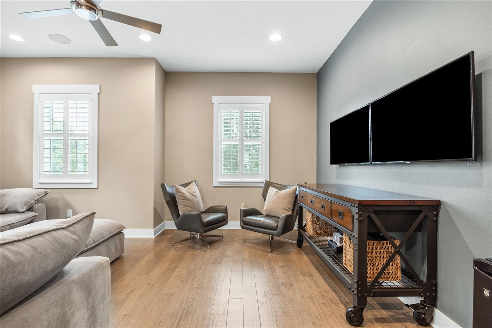 3611 W ROYAL PALM CIR, TAMPA, FL, 33629