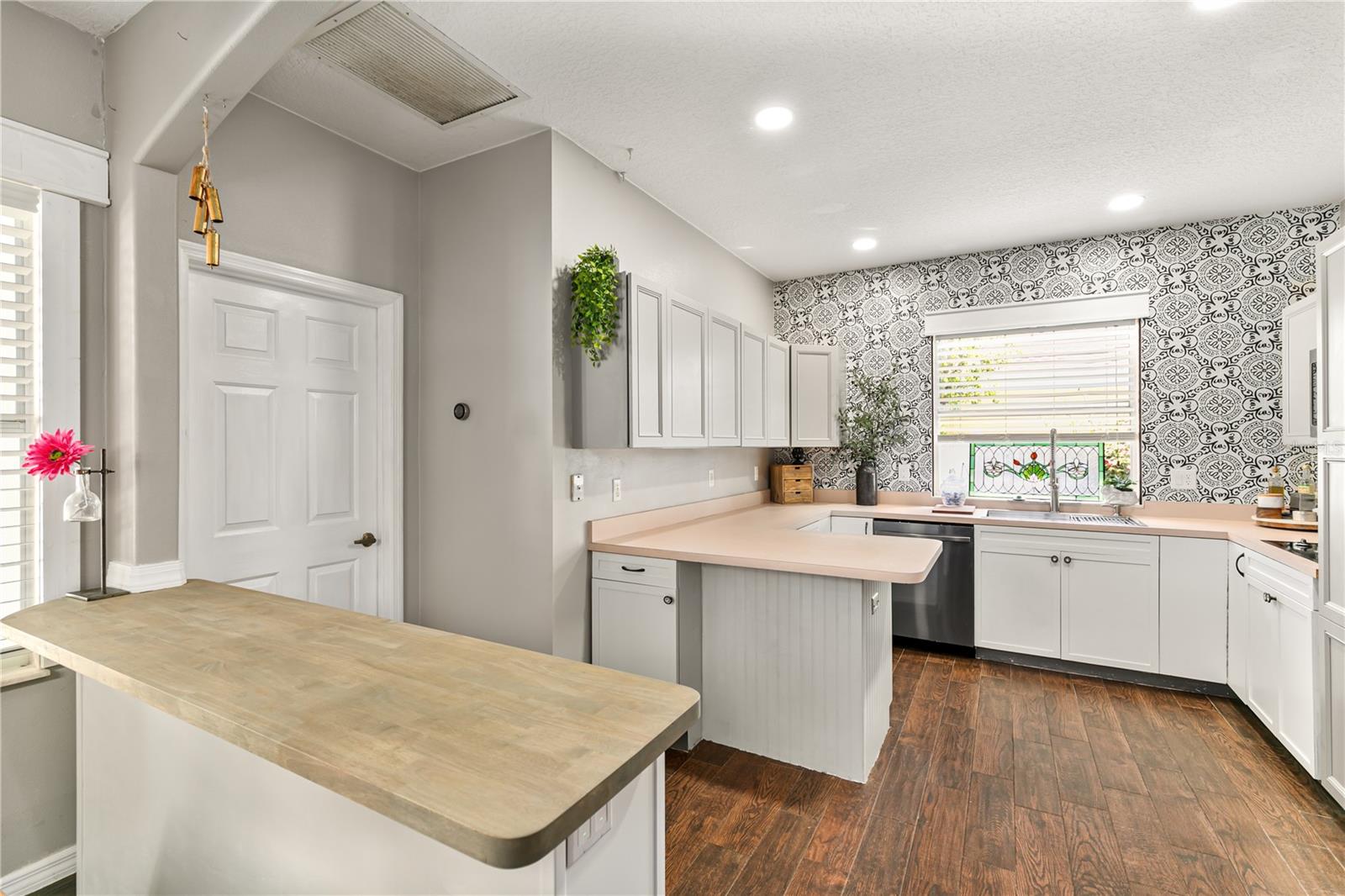 2623 GABLES DR, EUSTIS, FL, 32726