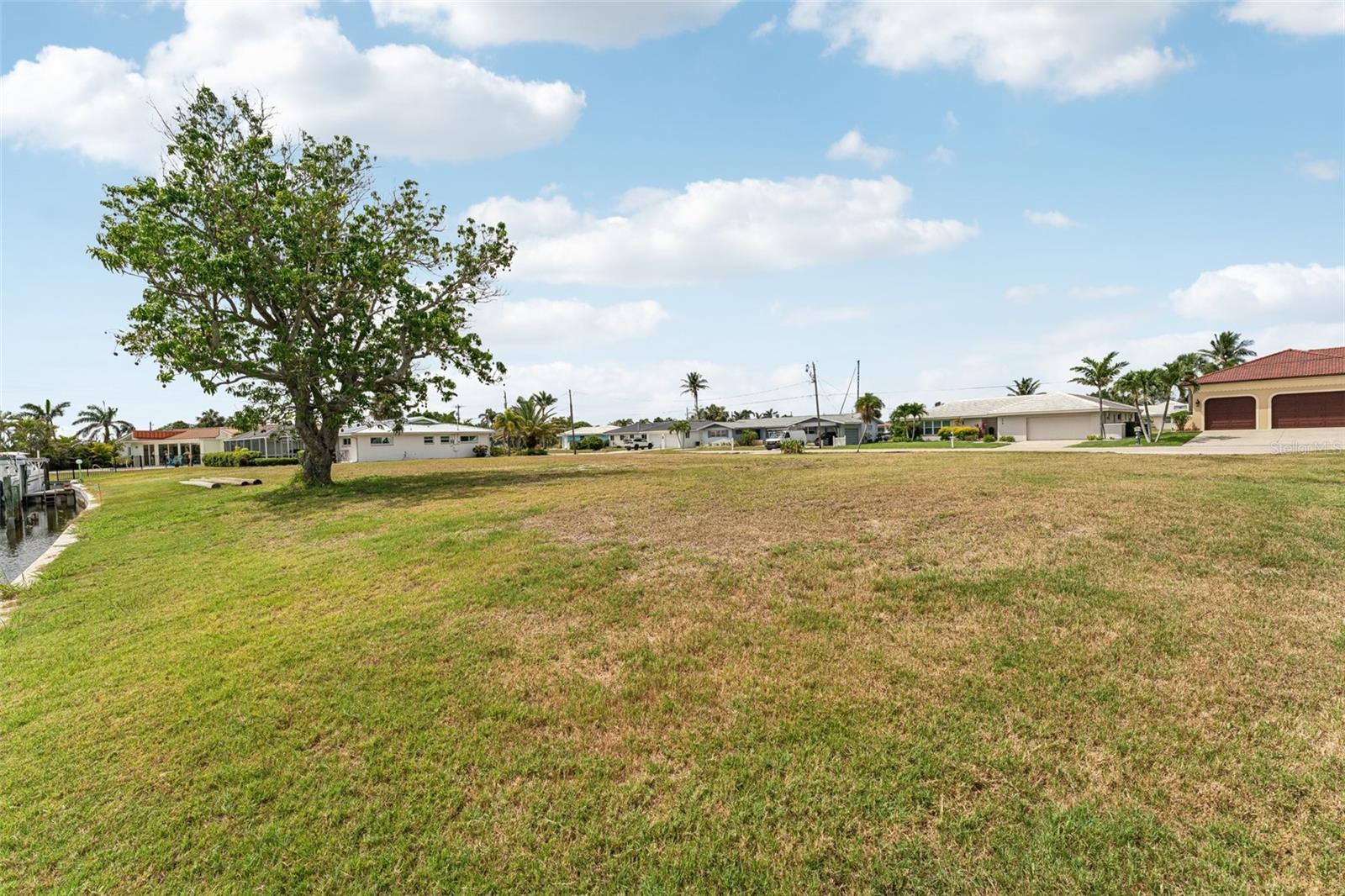 174 CRESCENT DR, PUNTA GORDA, FL, 33950