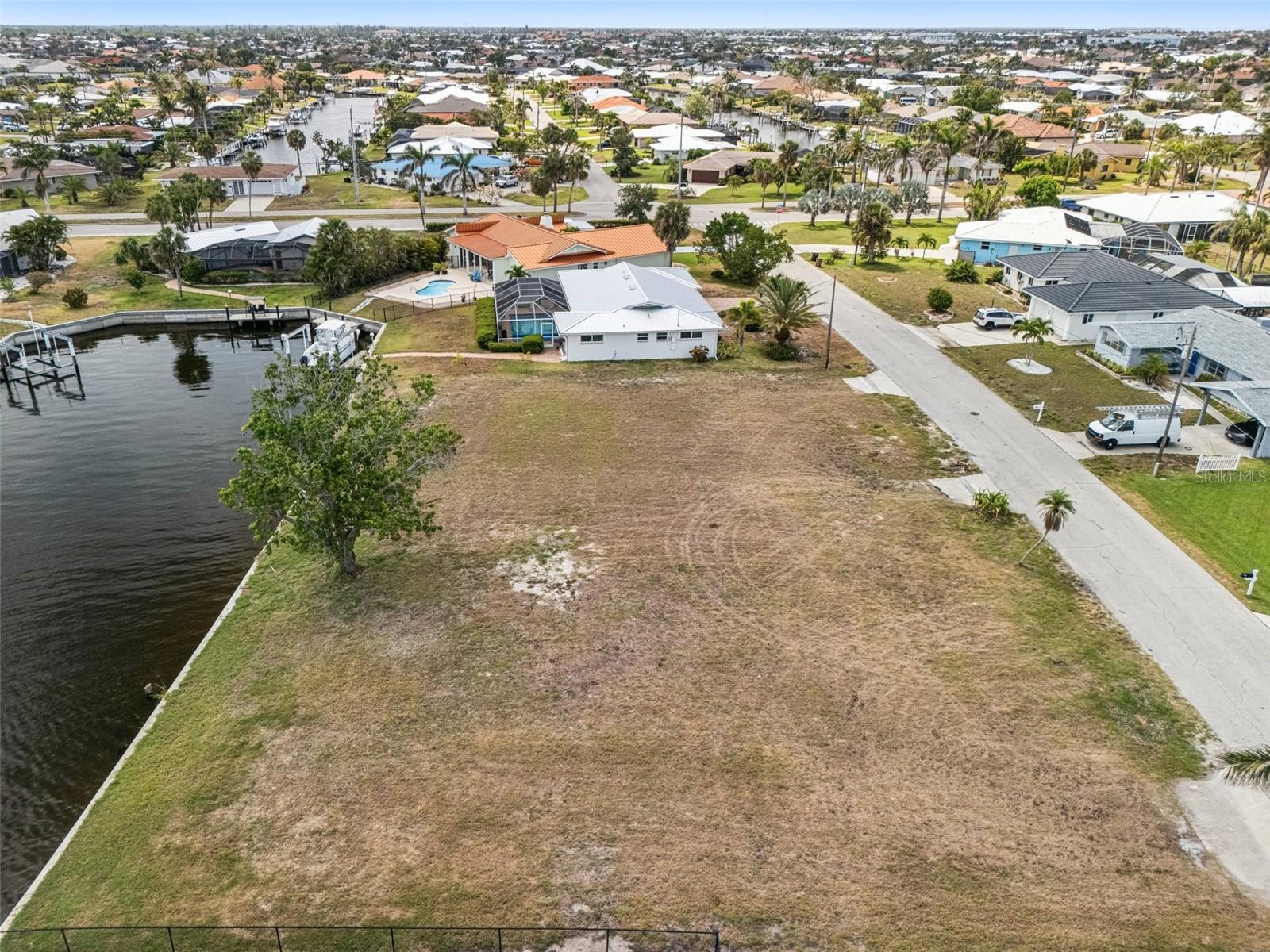 174 CRESCENT DR, PUNTA GORDA, FL, 33950