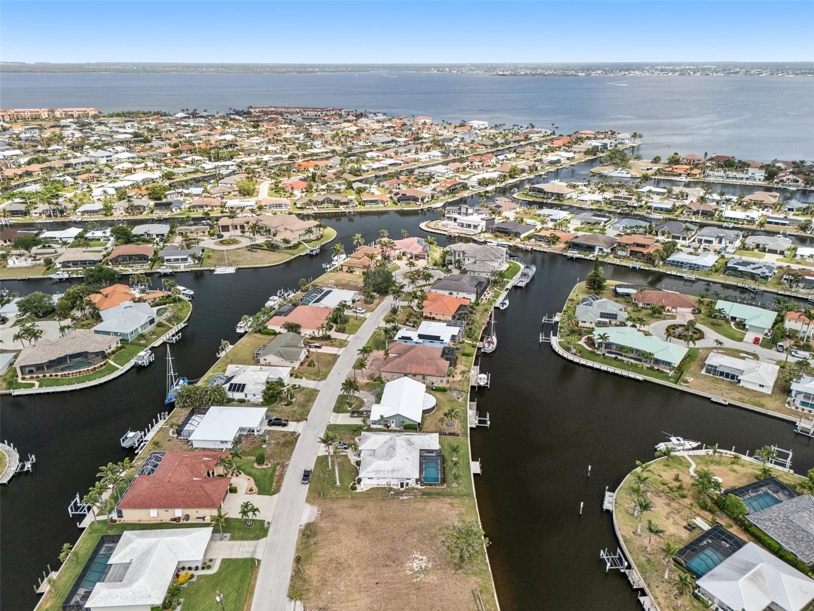 174 CRESCENT DR, PUNTA GORDA, FL, 33950