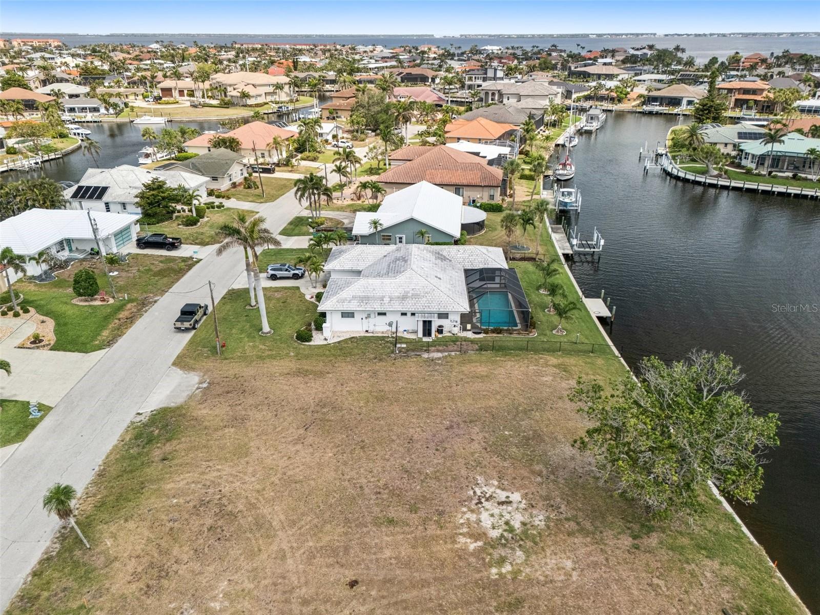 174 CRESCENT DR, PUNTA GORDA, FL, 33950