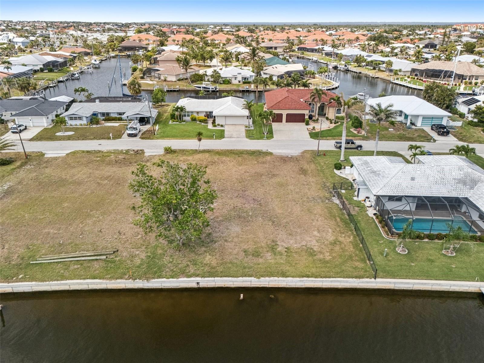 174 CRESCENT DR, PUNTA GORDA, FL, 33950