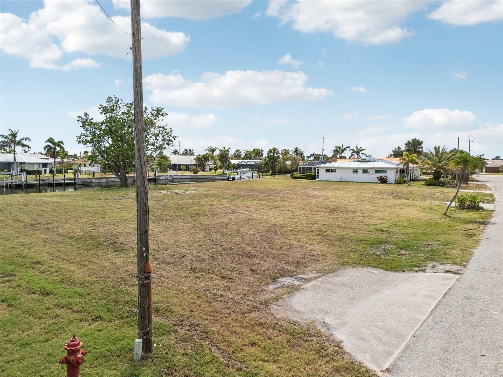 174 CRESCENT DR, PUNTA GORDA, FL, 33950