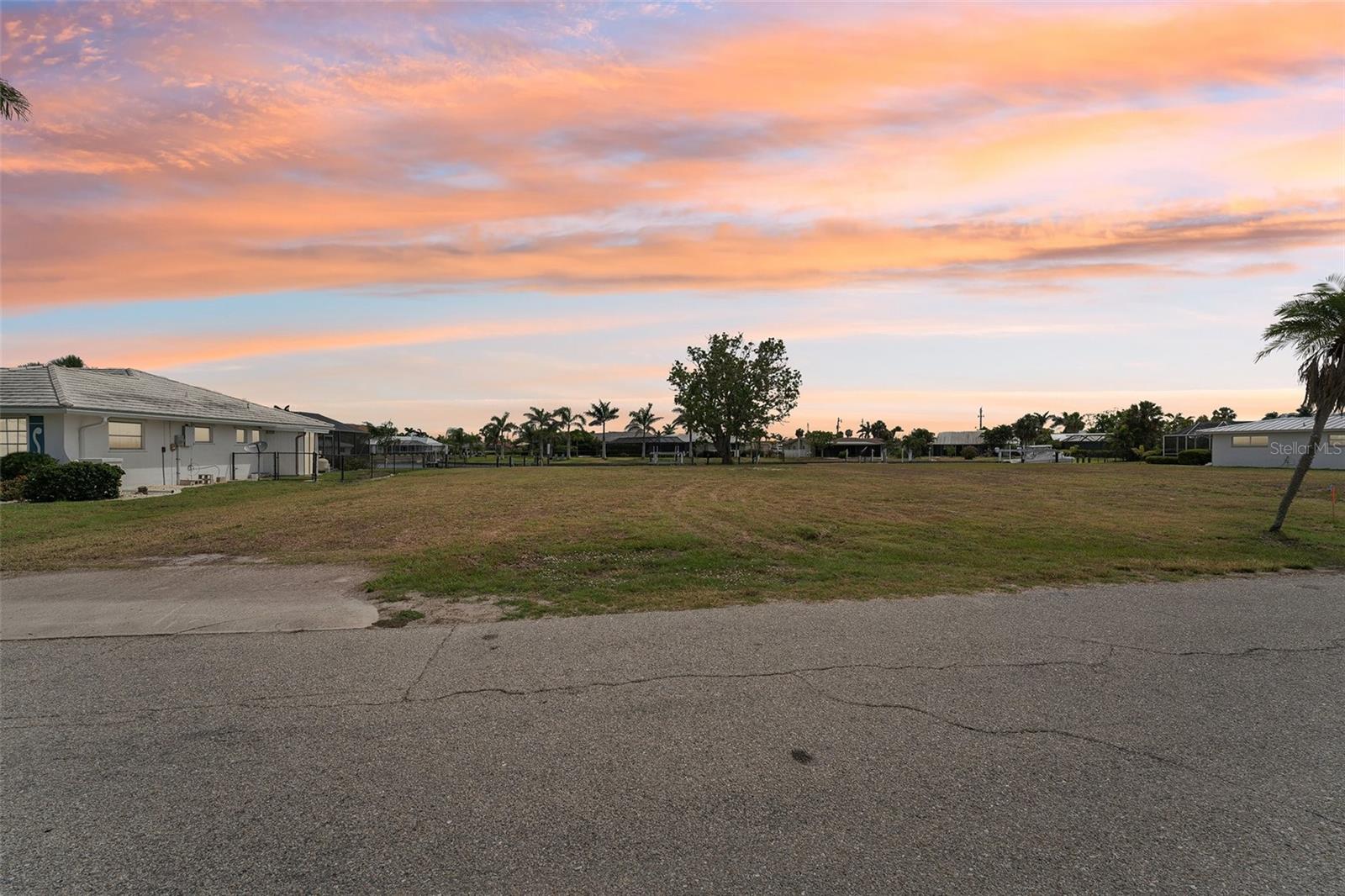 174 CRESCENT DR, PUNTA GORDA, FL, 33950