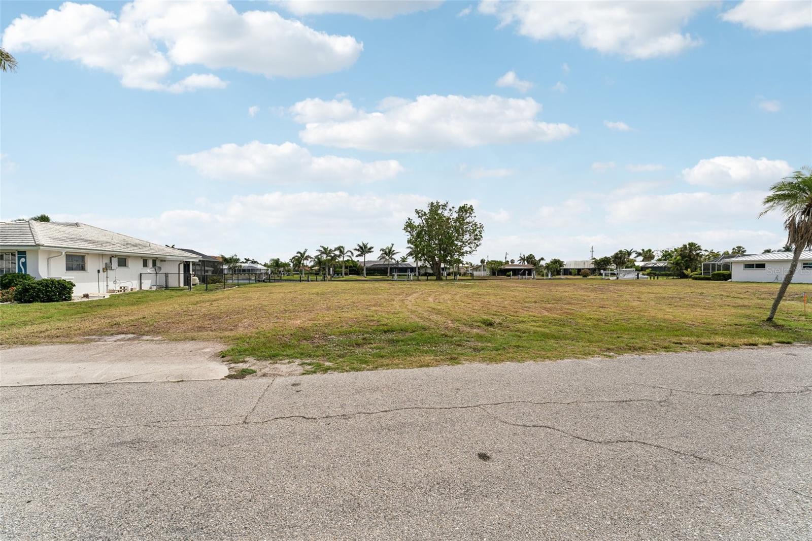 174 CRESCENT DR, PUNTA GORDA, FL, 33950