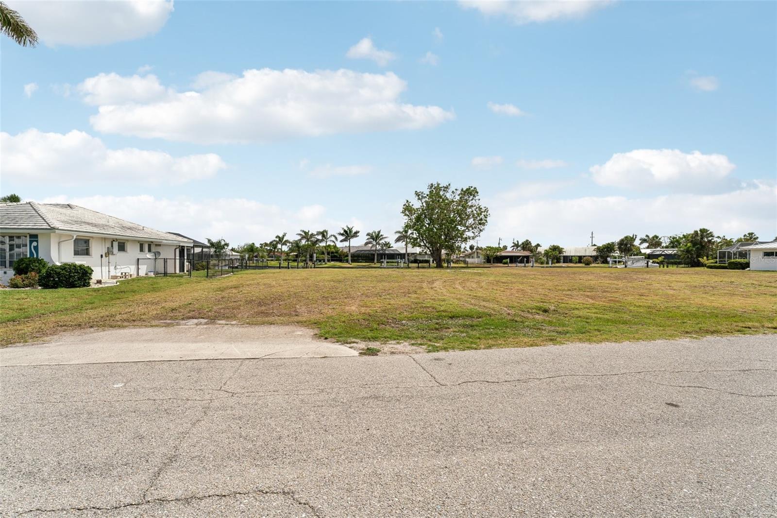 174 CRESCENT DR, PUNTA GORDA, FL, 33950