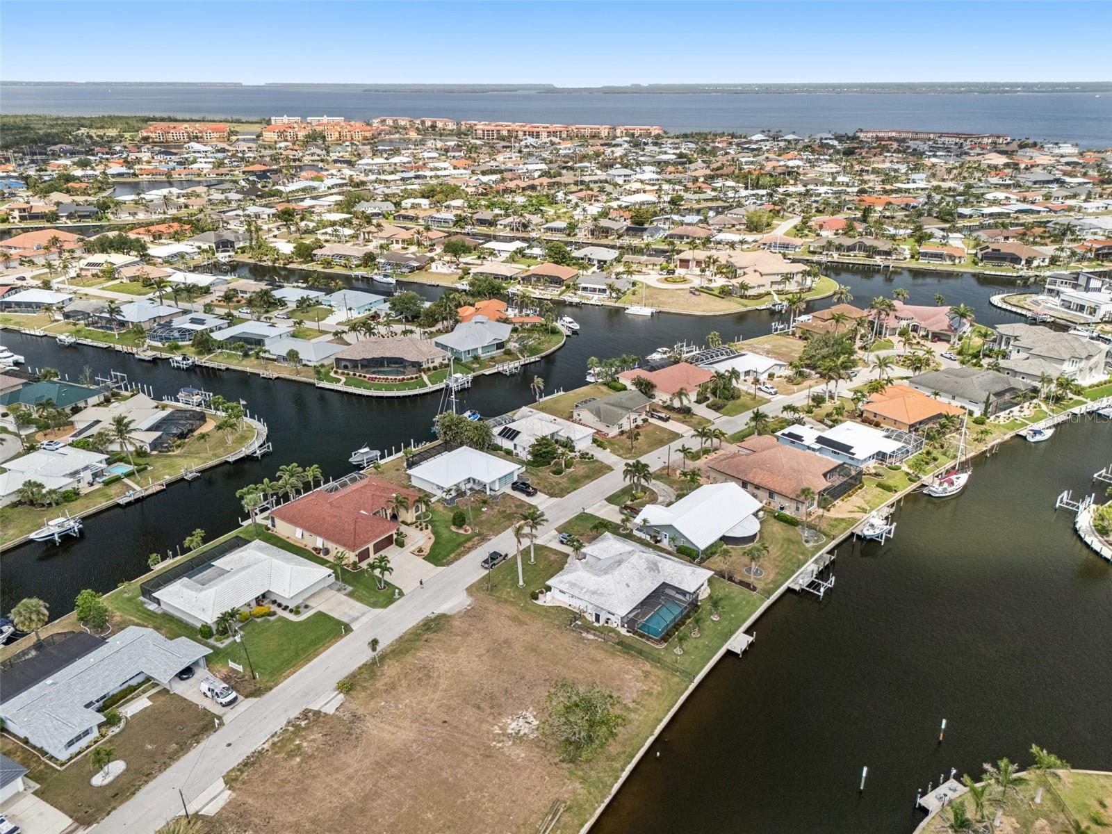 174 CRESCENT DR, PUNTA GORDA, FL, 33950