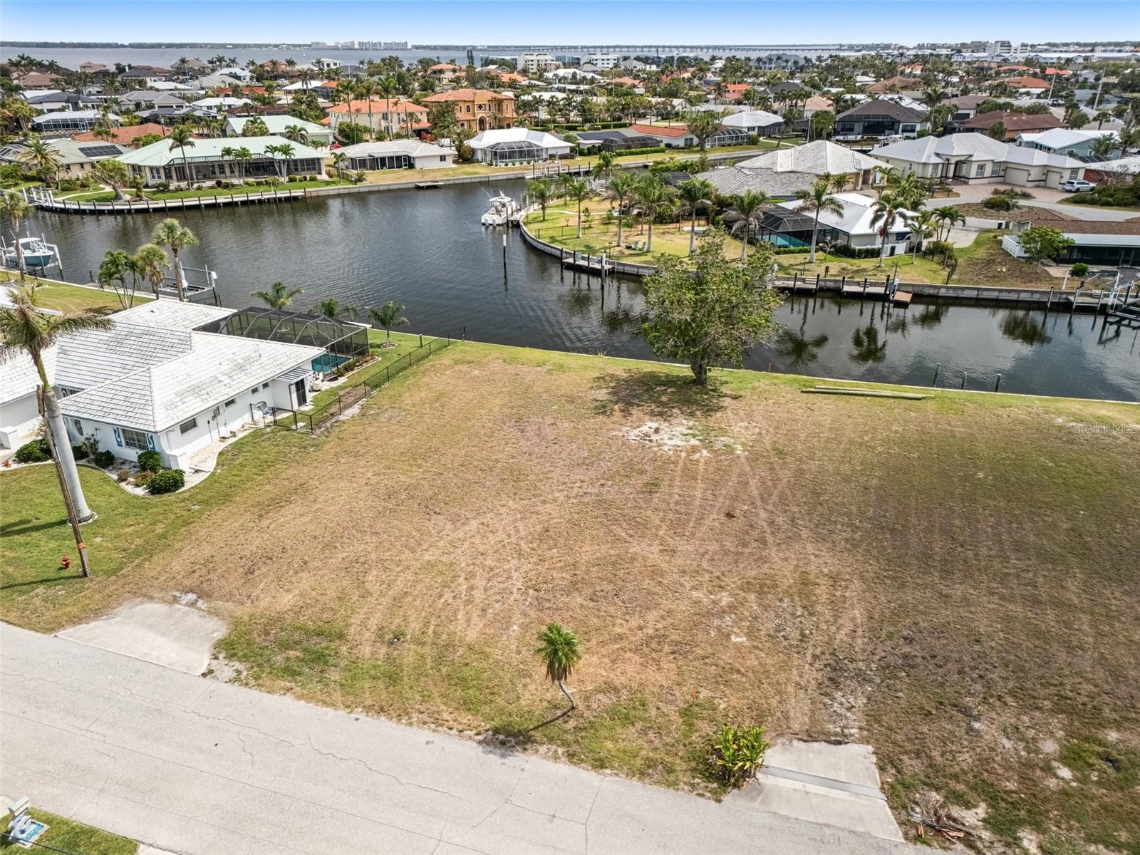 174 CRESCENT DR, PUNTA GORDA, FL, 33950