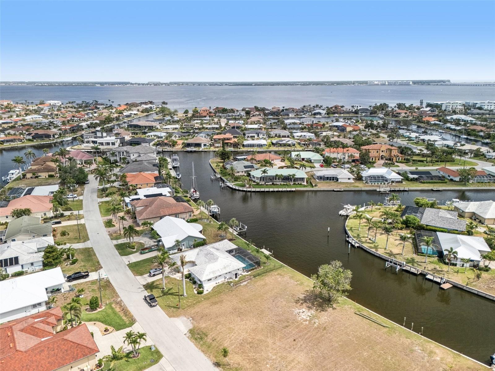 174 CRESCENT DR, PUNTA GORDA, FL, 33950