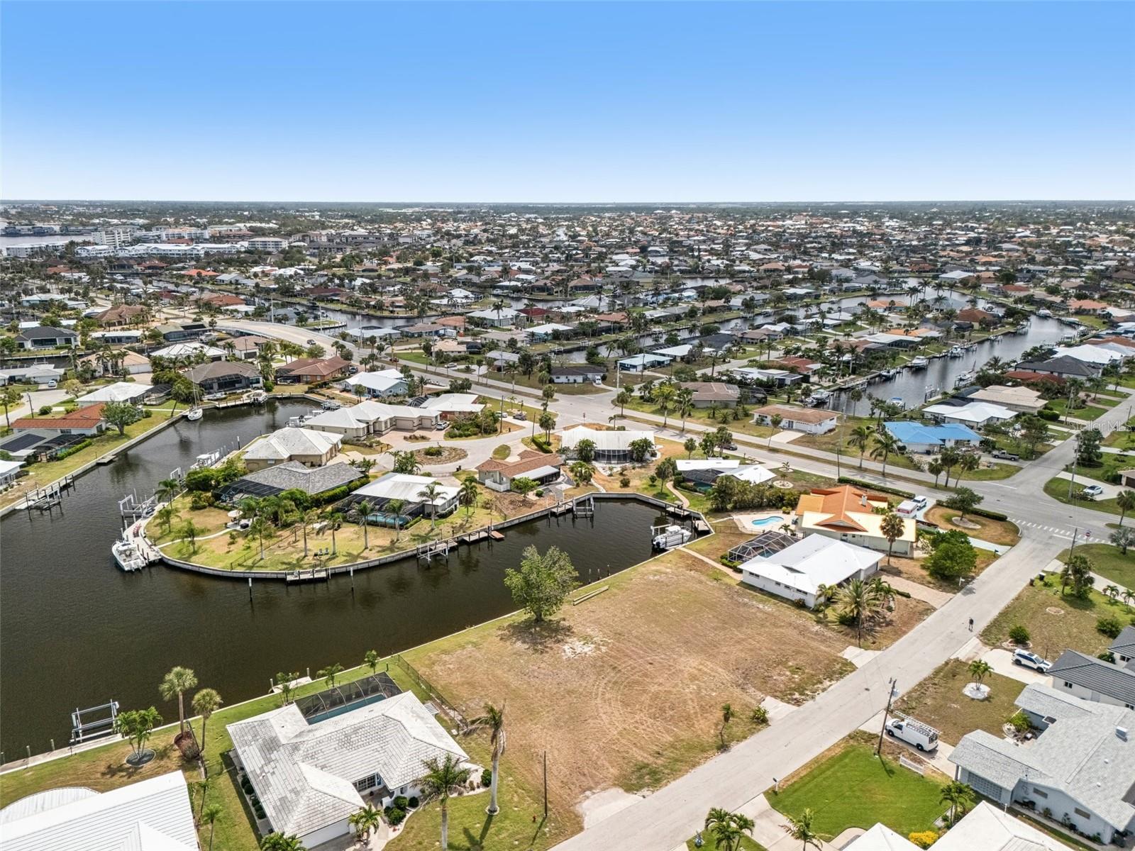 174 CRESCENT DR, PUNTA GORDA, FL, 33950