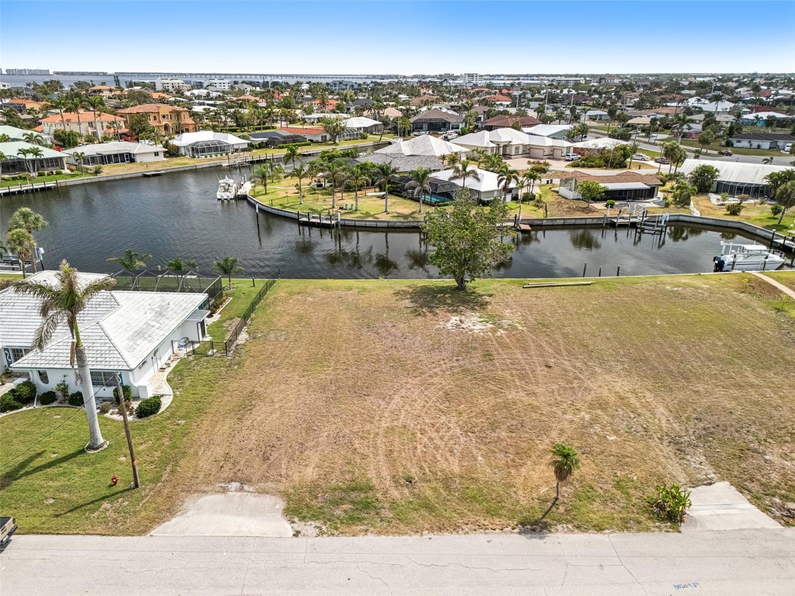 174 CRESCENT DR, PUNTA GORDA, FL, 33950