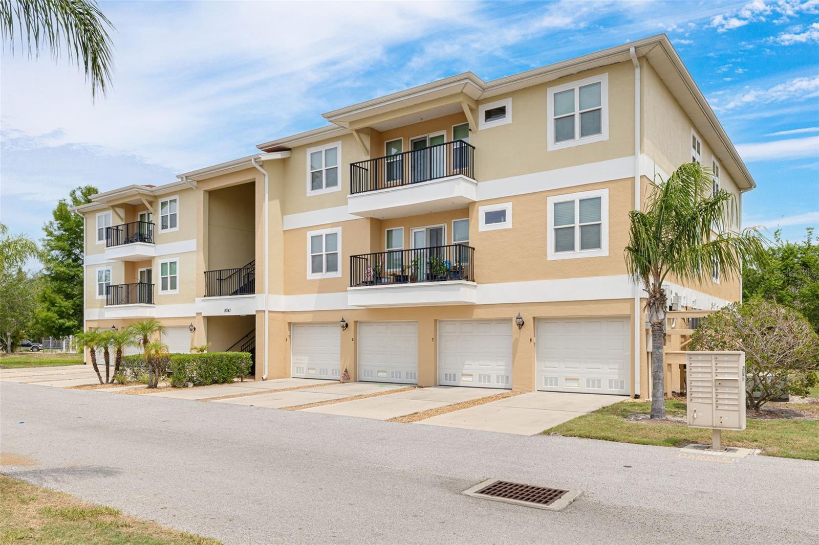 5041 ROYAL PALMS WAY #203, NEW PORT RICHEY, FL, 34652