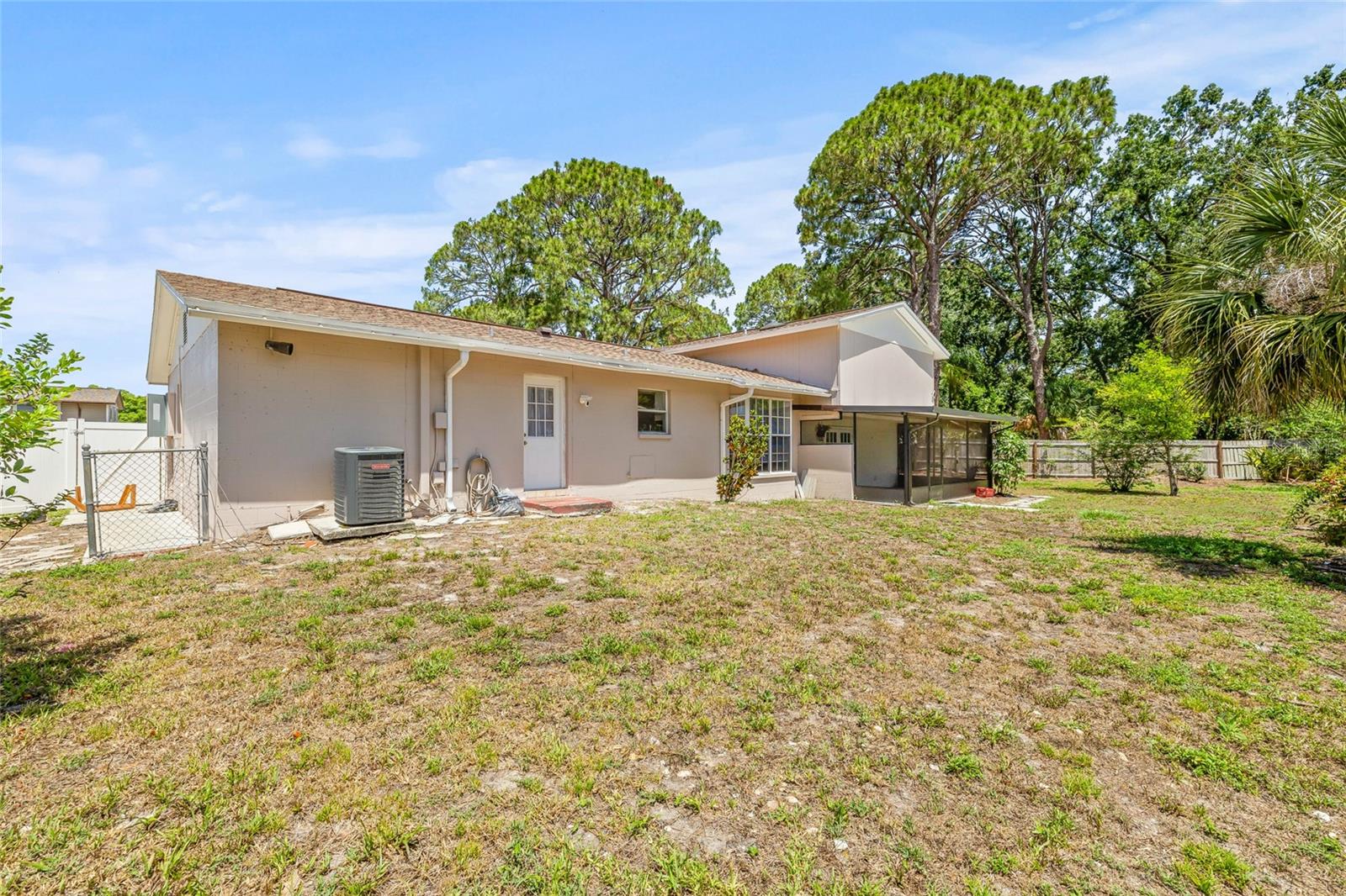 6607 LARIMER DR, TAMPA, FL, 33615