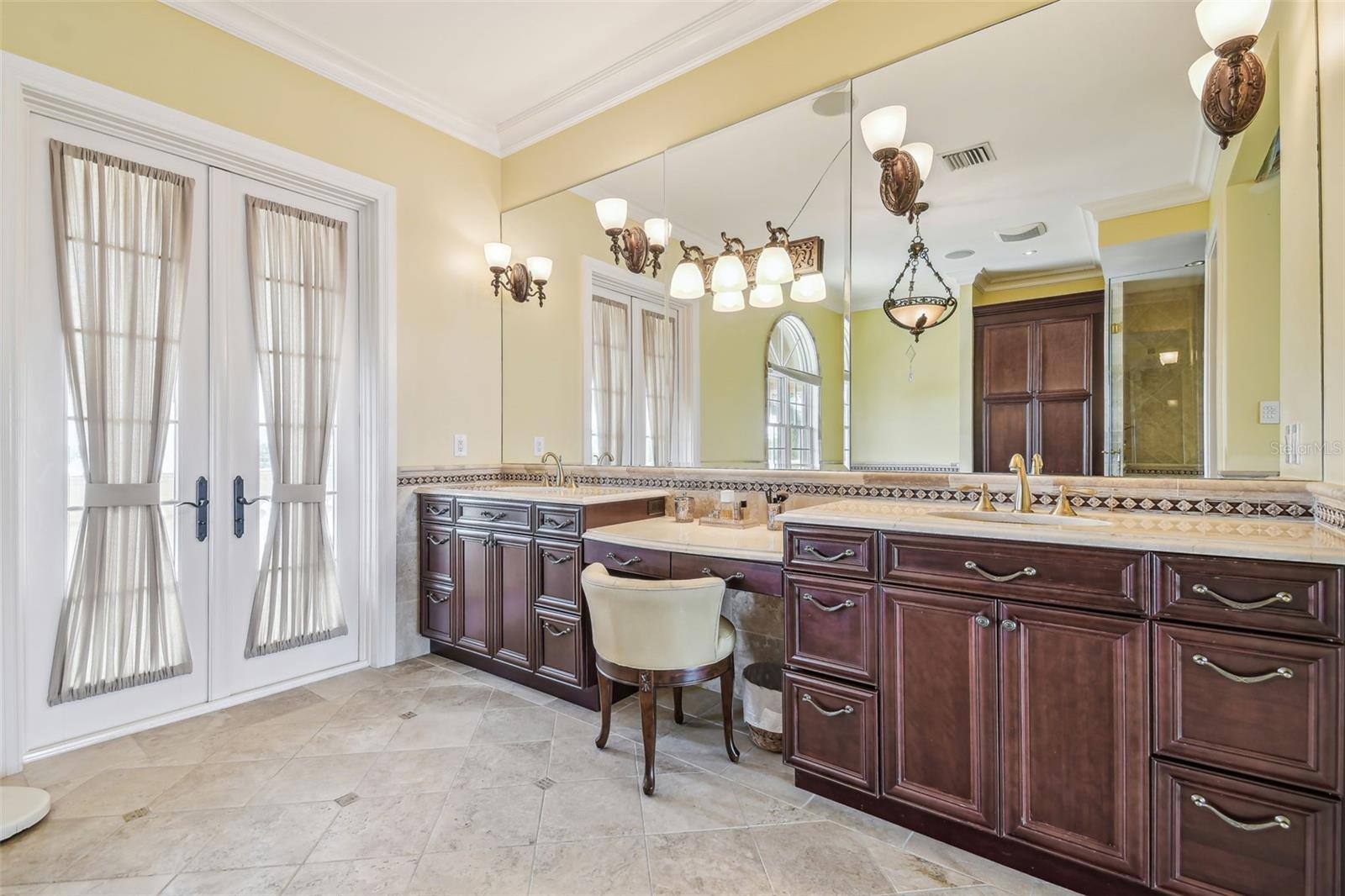 TB8383270 Property Photo