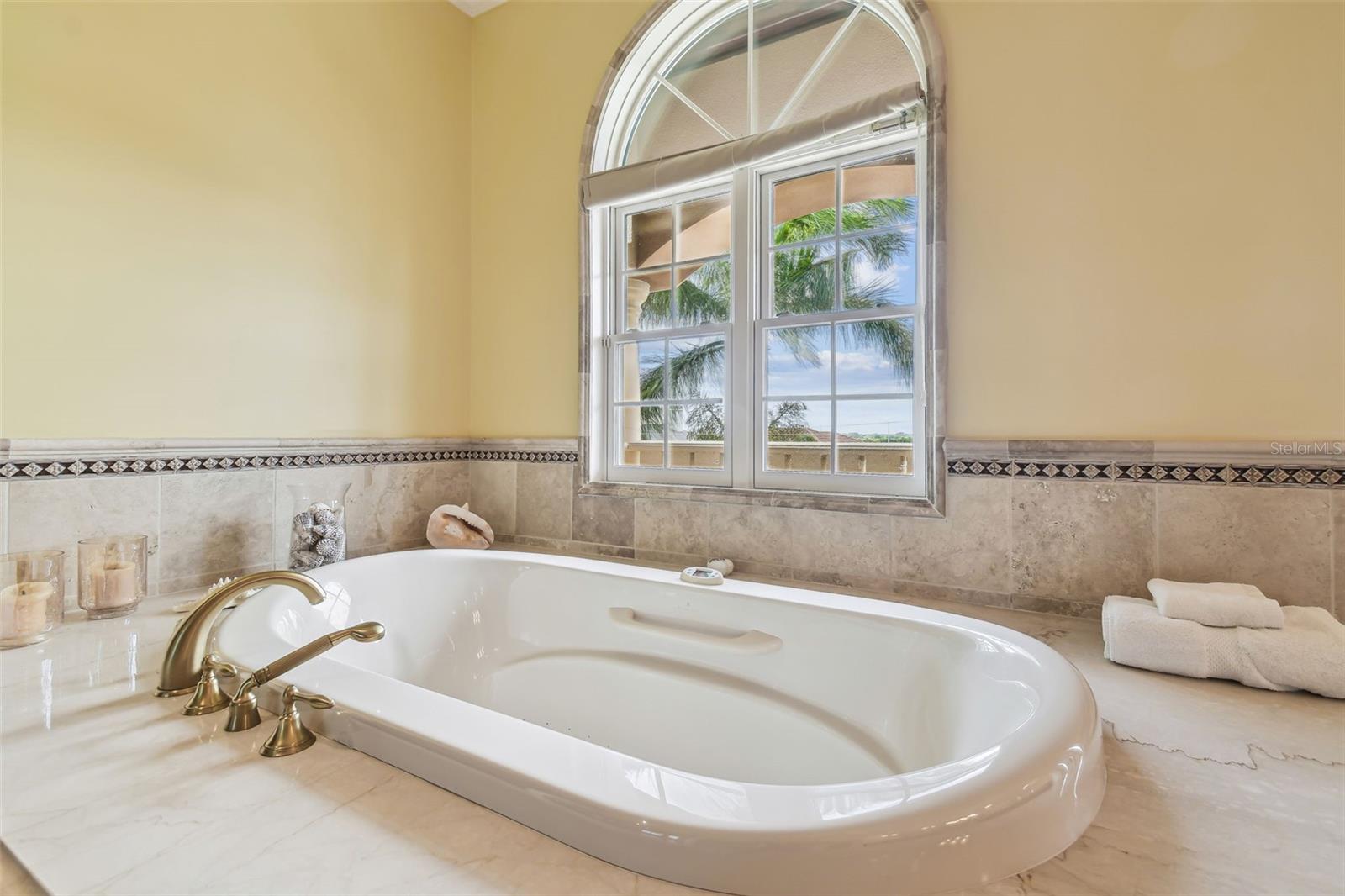 TB8383270 Property Photo