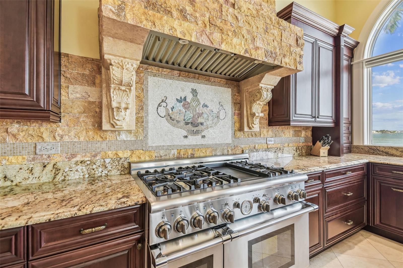 TB8383270 Property Photo