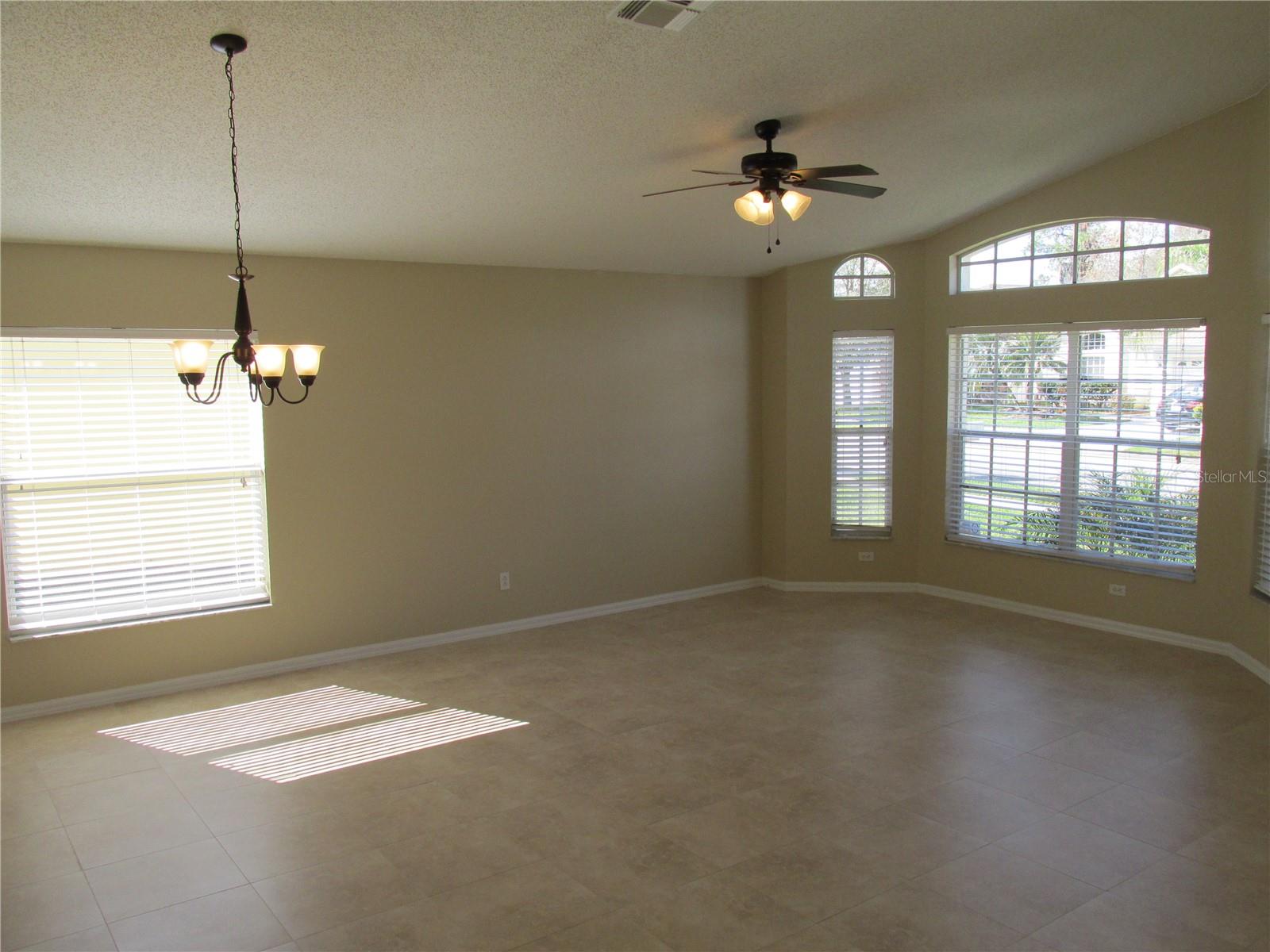 1524 MAXIMILIAN DR, WESLEY CHAPEL, FL, 33543