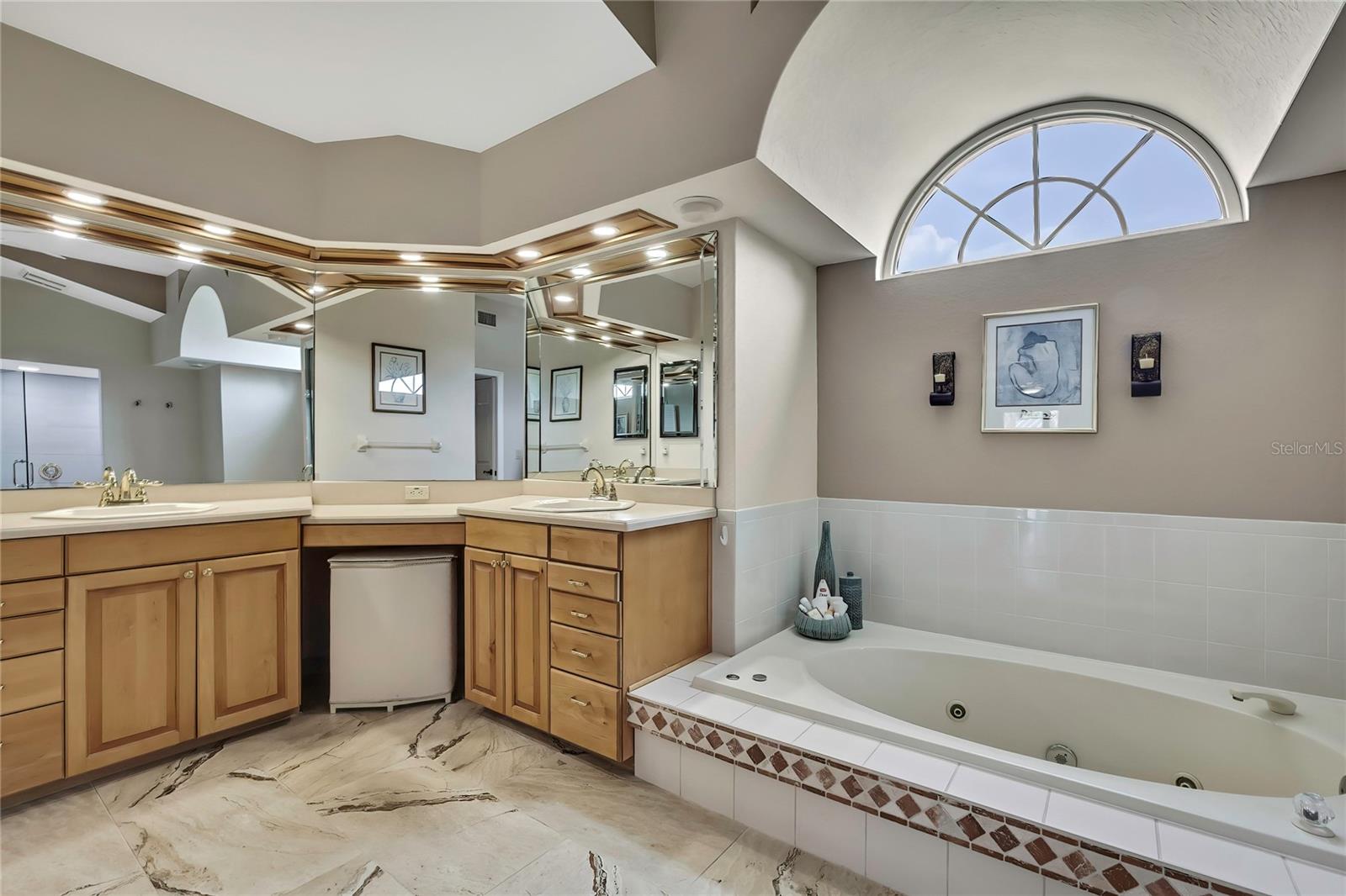 9346 SOUTHERN BELLE DR, WEEKI WACHEE, FL, 34613