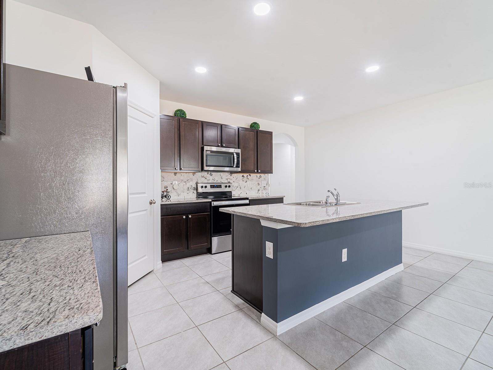 8891 BOWER BASS CIR, WESLEY CHAPEL, FL, 33545