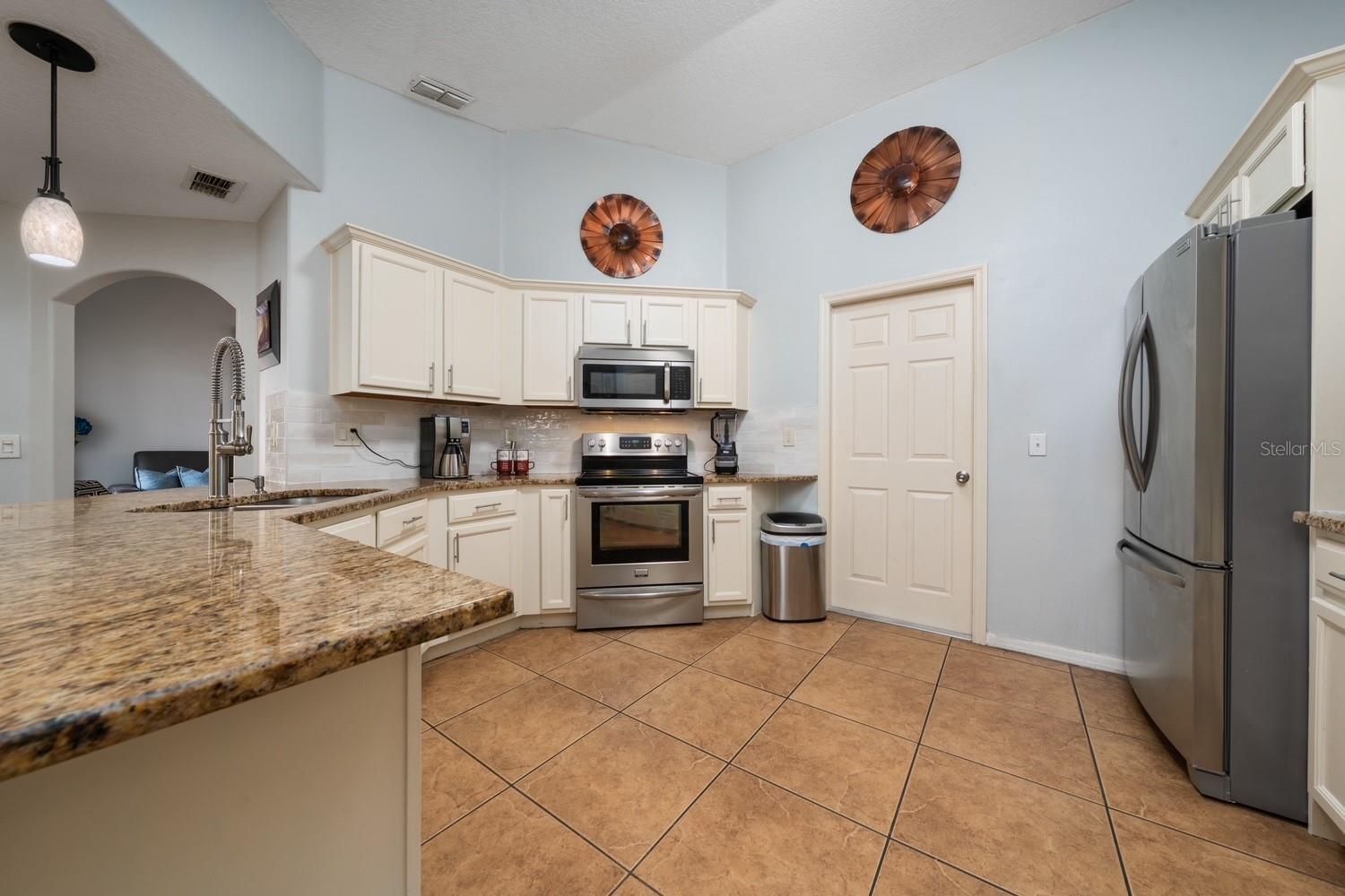 402 OHIO WAY, KISSIMMEE, FL, 34759