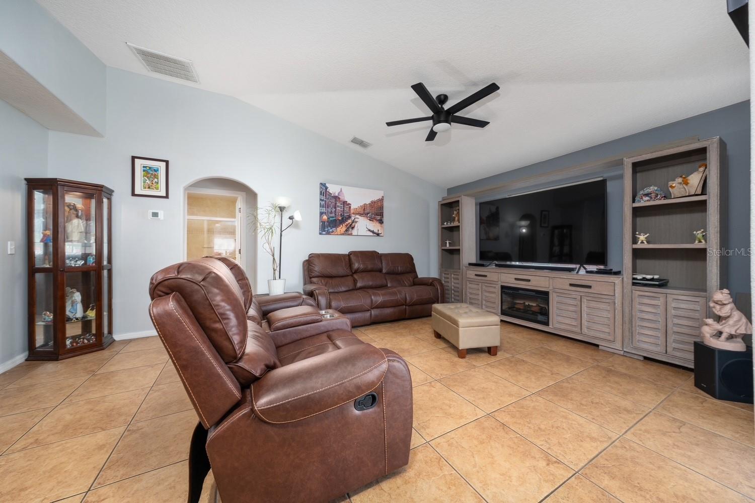 402 OHIO WAY, KISSIMMEE, FL, 34759