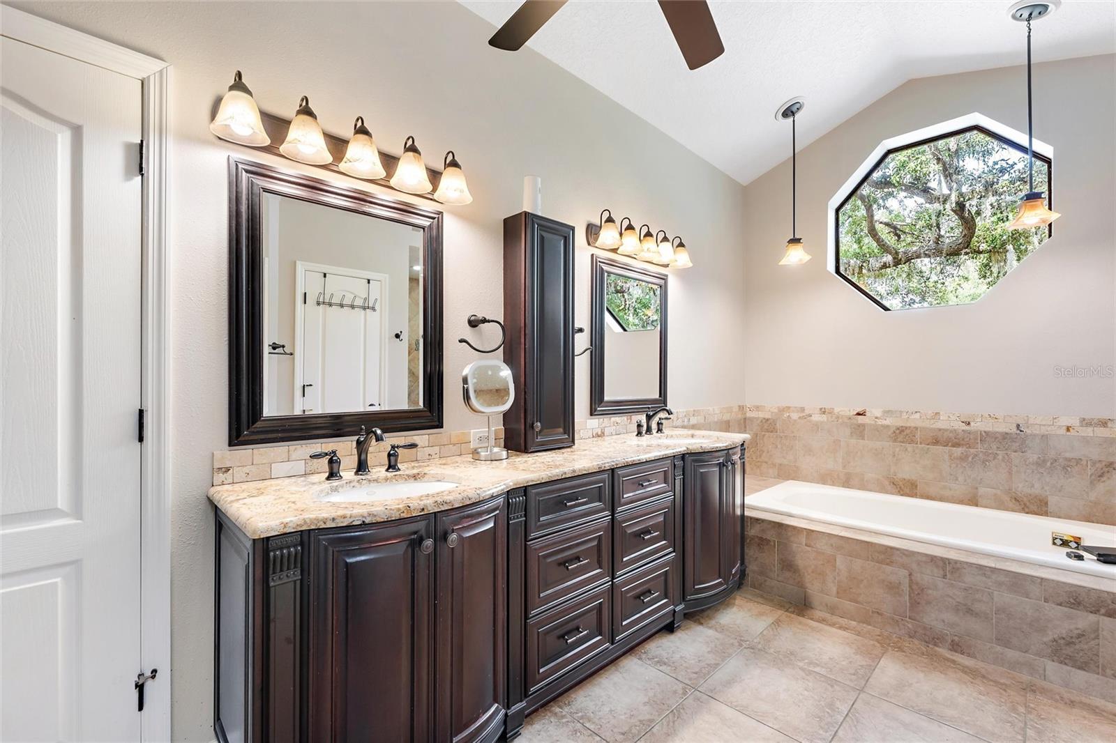 352 SWANSEA CT, OVIEDO, FL, 32766