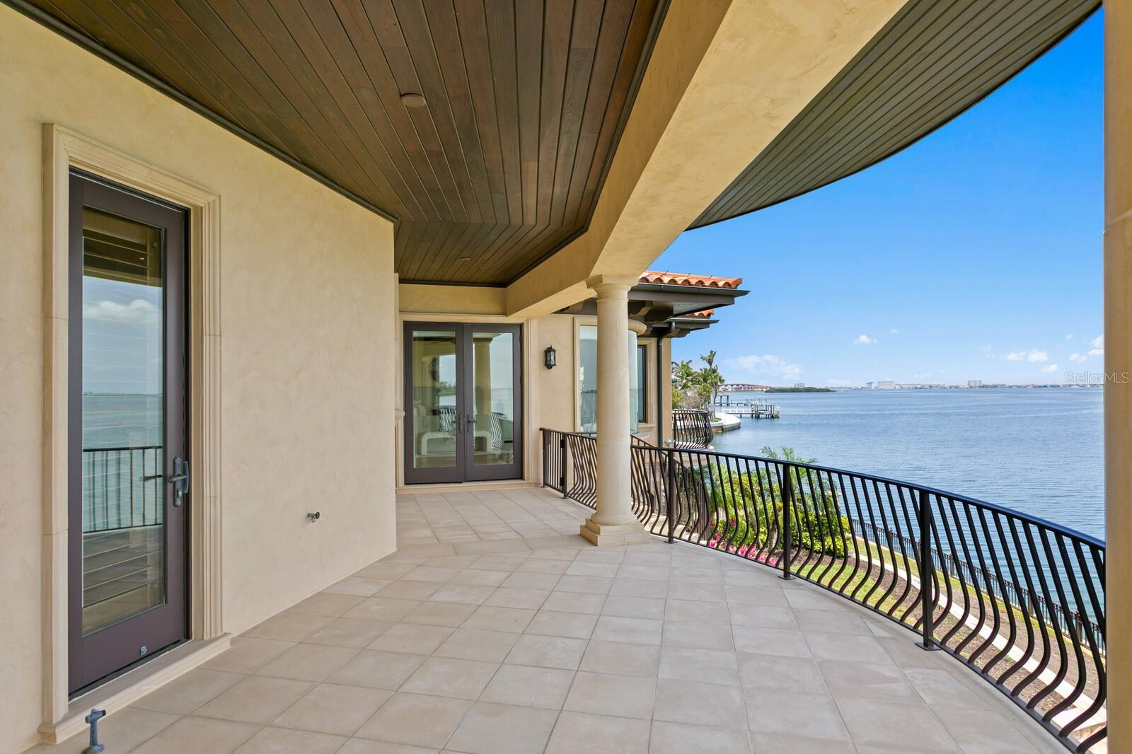 TB8383607 Property Photo