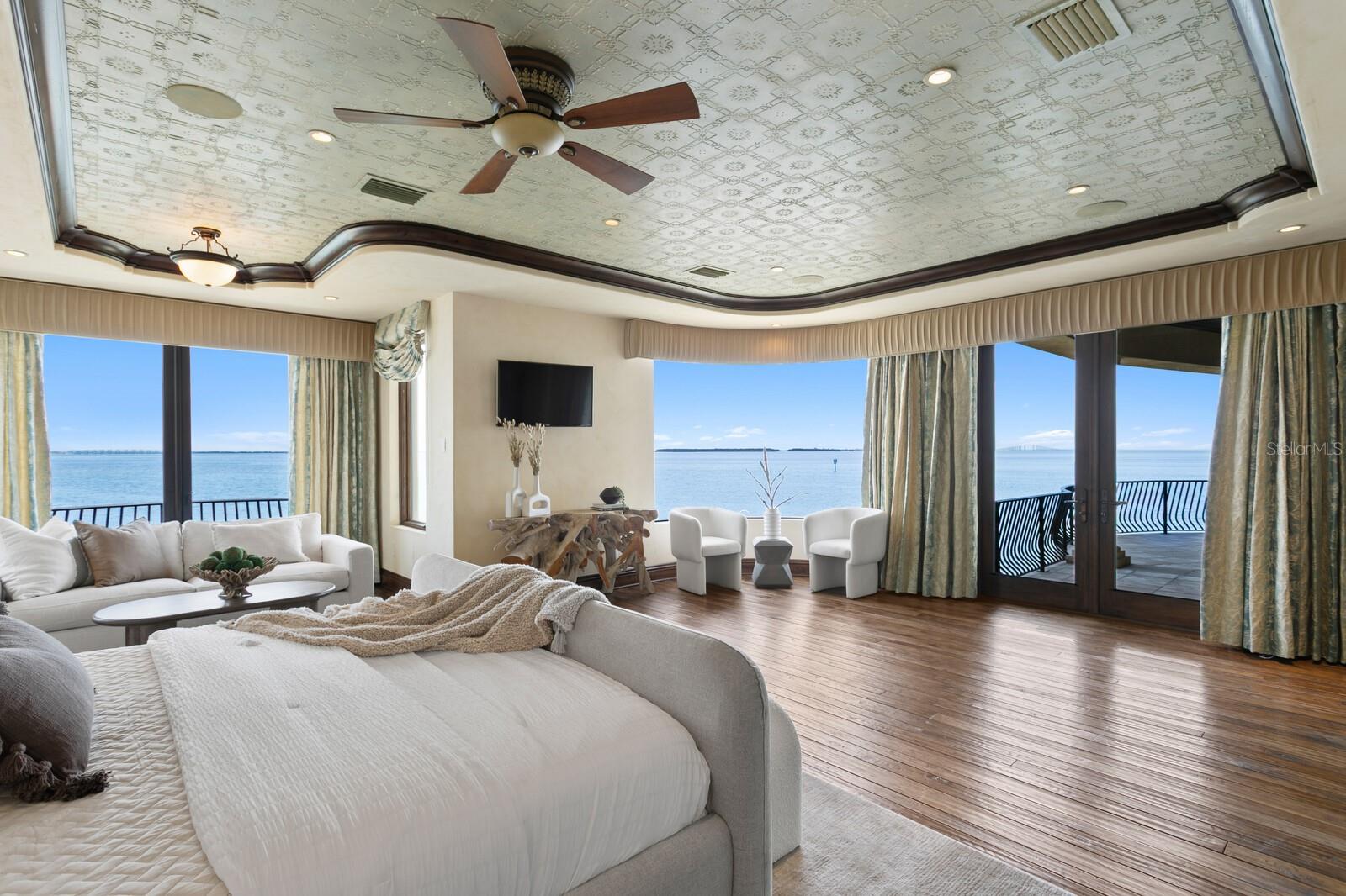 TB8383607 Property Photo